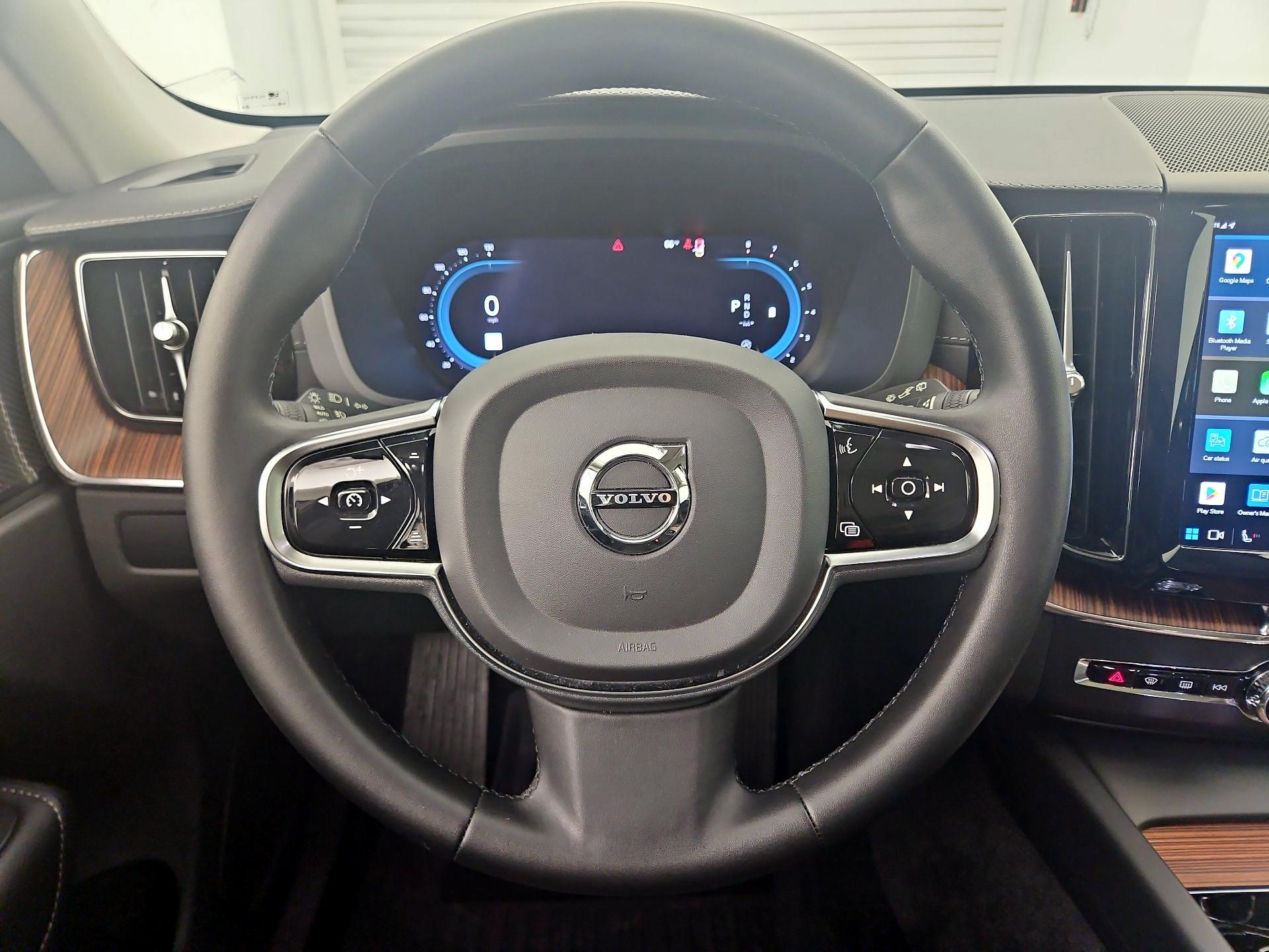 Thumbnail: 2023 Volvo XC60 - 10