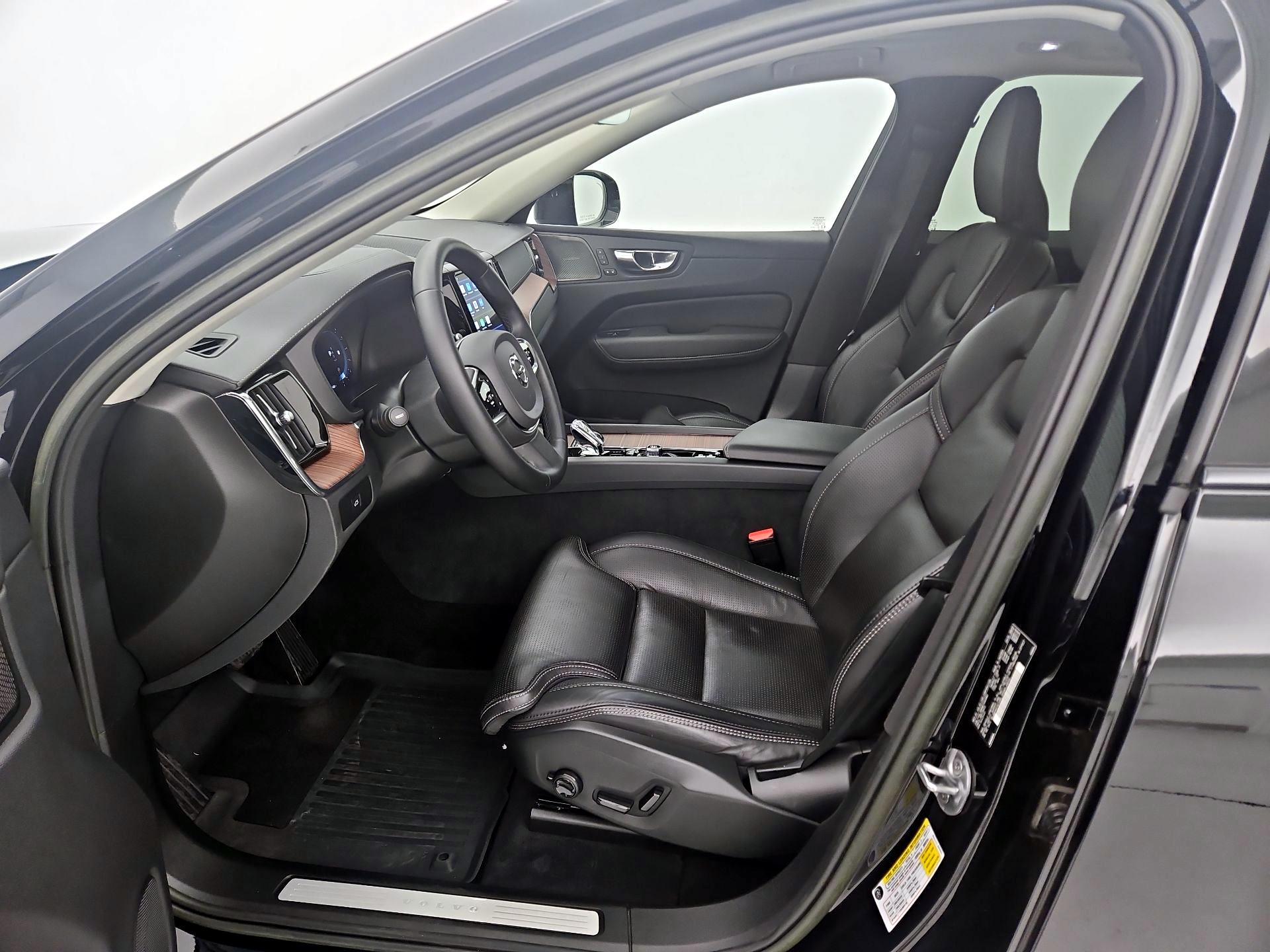 Thumbnail: 2023 Volvo XC60 - 11