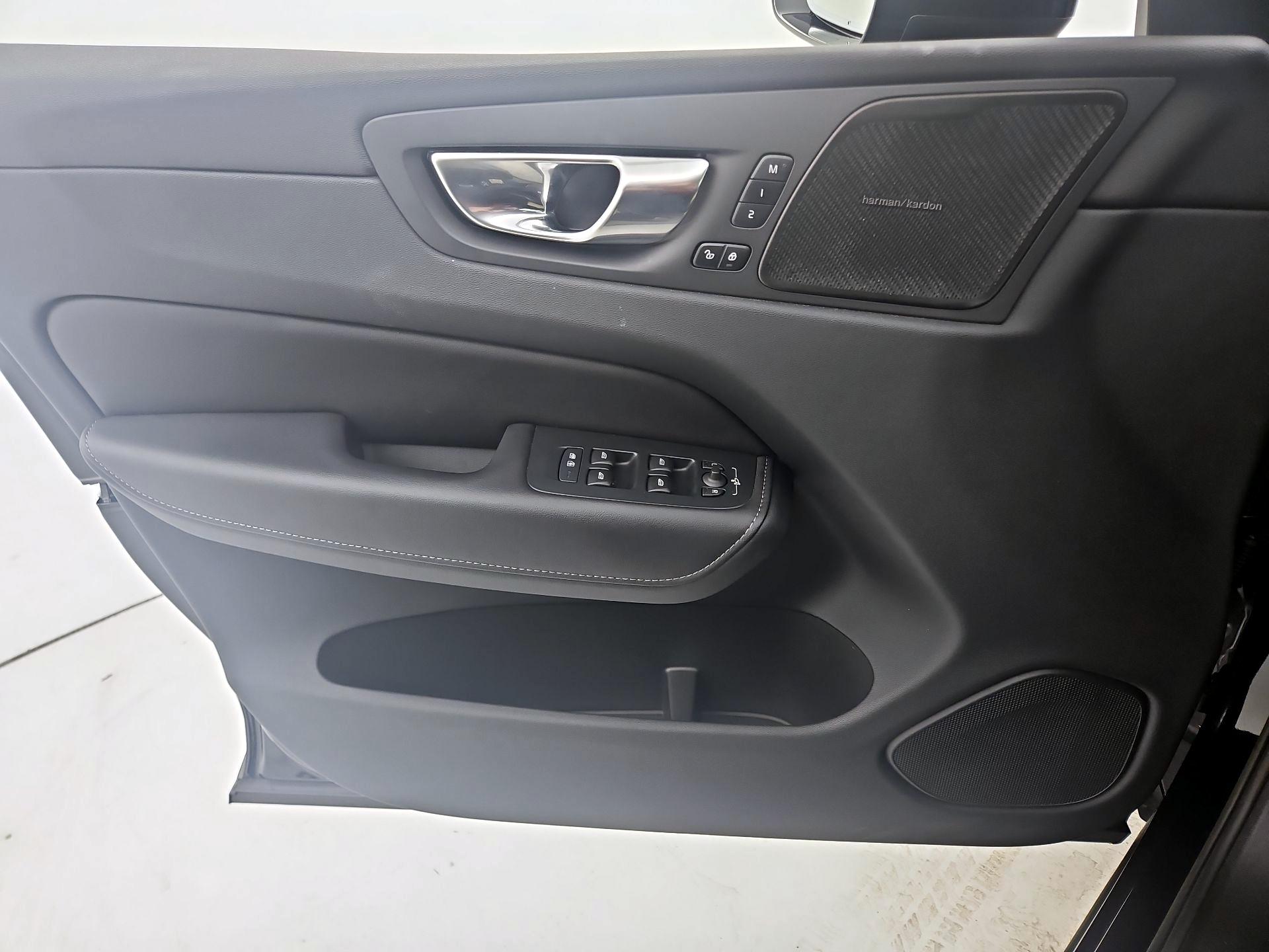 Thumbnail: 2023 Volvo XC60 - 12