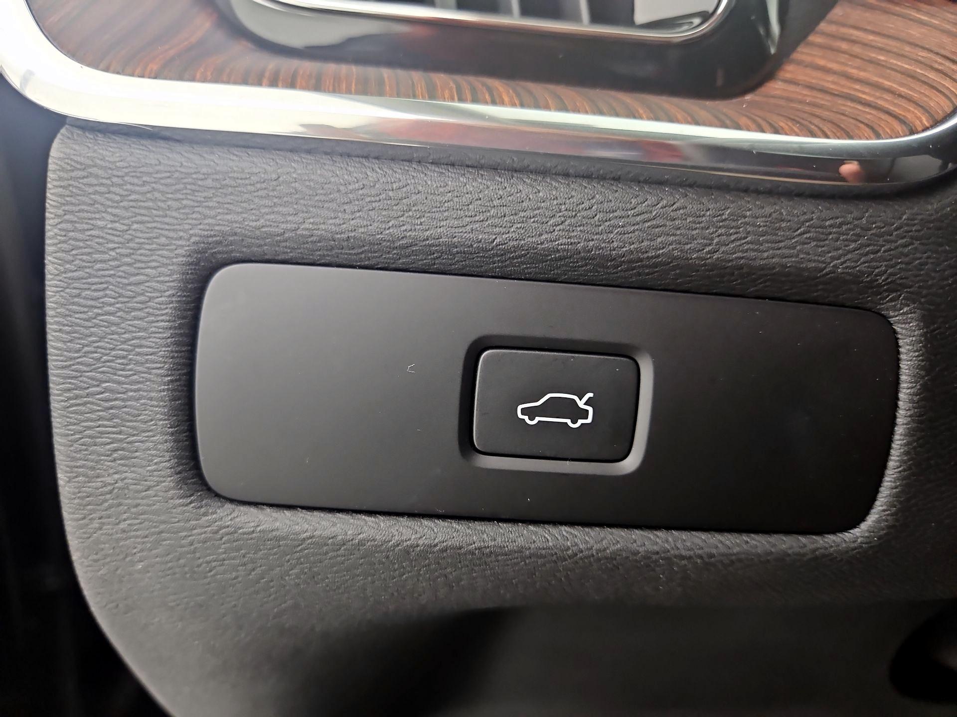 Thumbnail: 2023 Volvo XC60 - 13