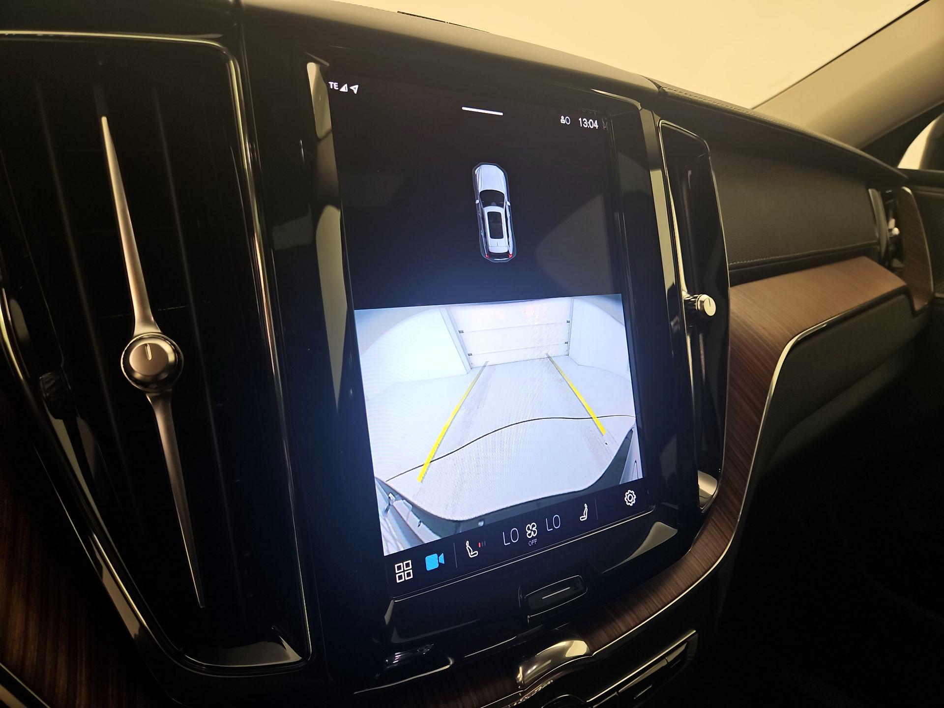 Thumbnail: 2023 Volvo XC60 - 14