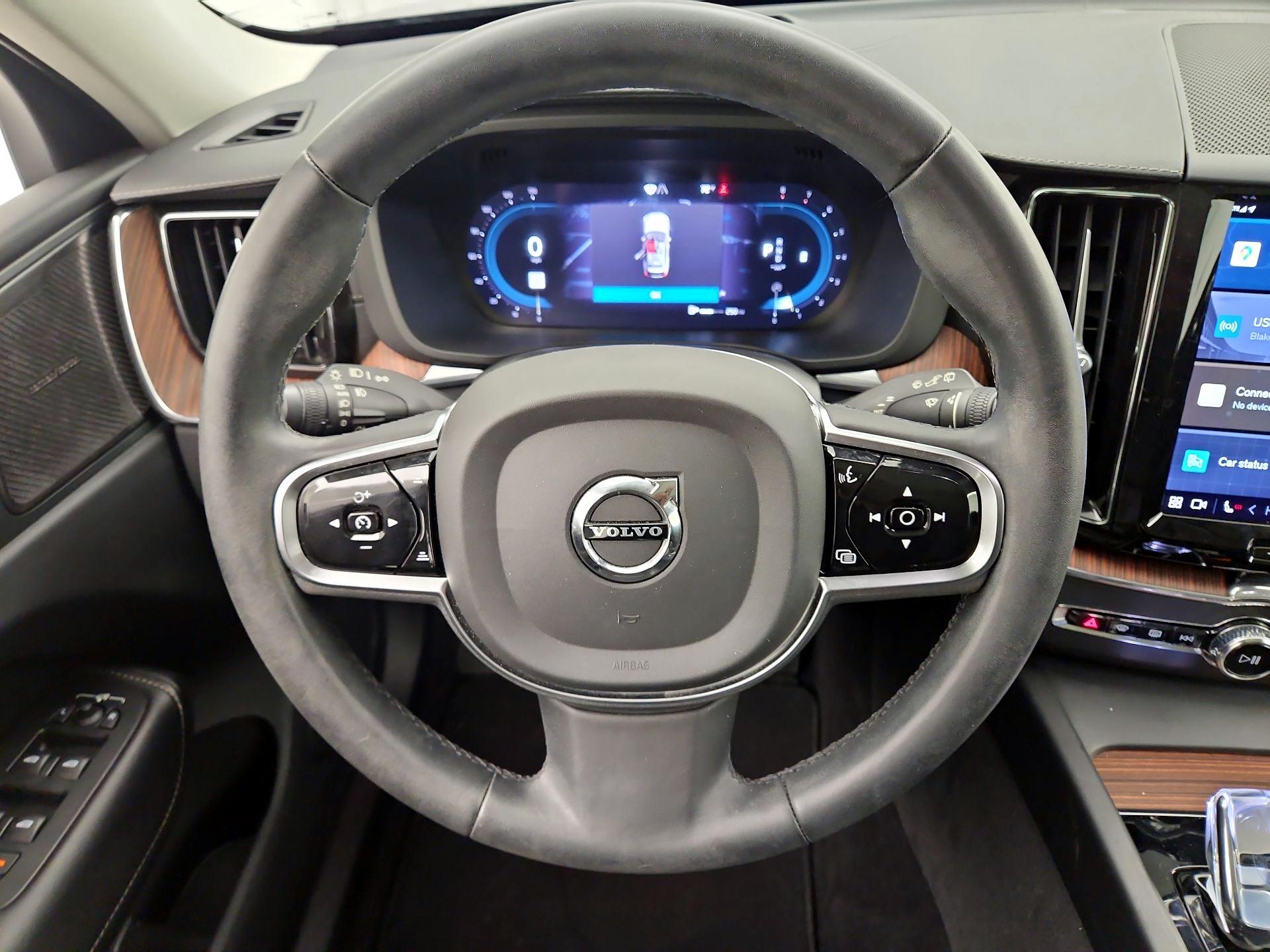 Thumbnail: 2023 Volvo XC60 - 10