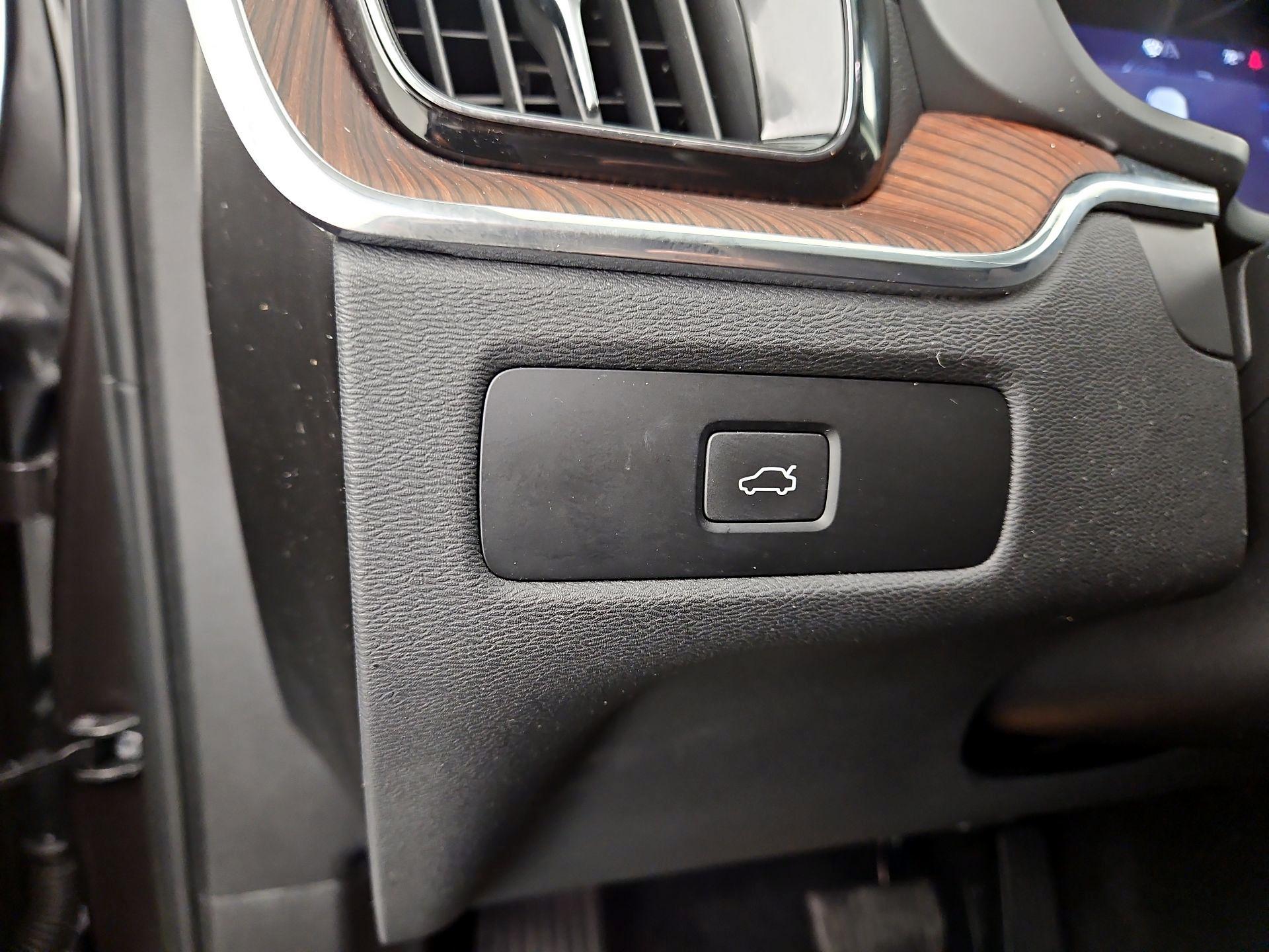 Thumbnail: 2023 Volvo XC60 - 13