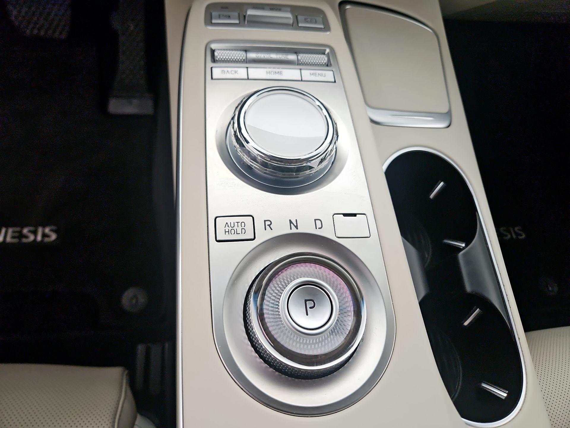 Thumbnail: 2025 Genesis GV70 - 17