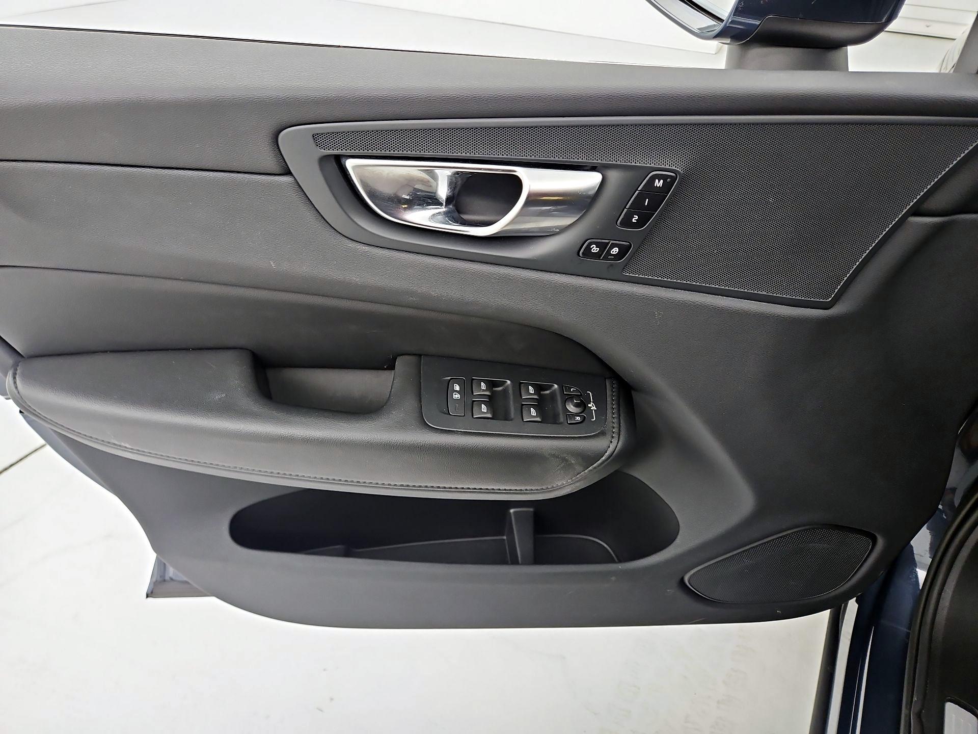 Thumbnail: 2023 Volvo XC60 - 12