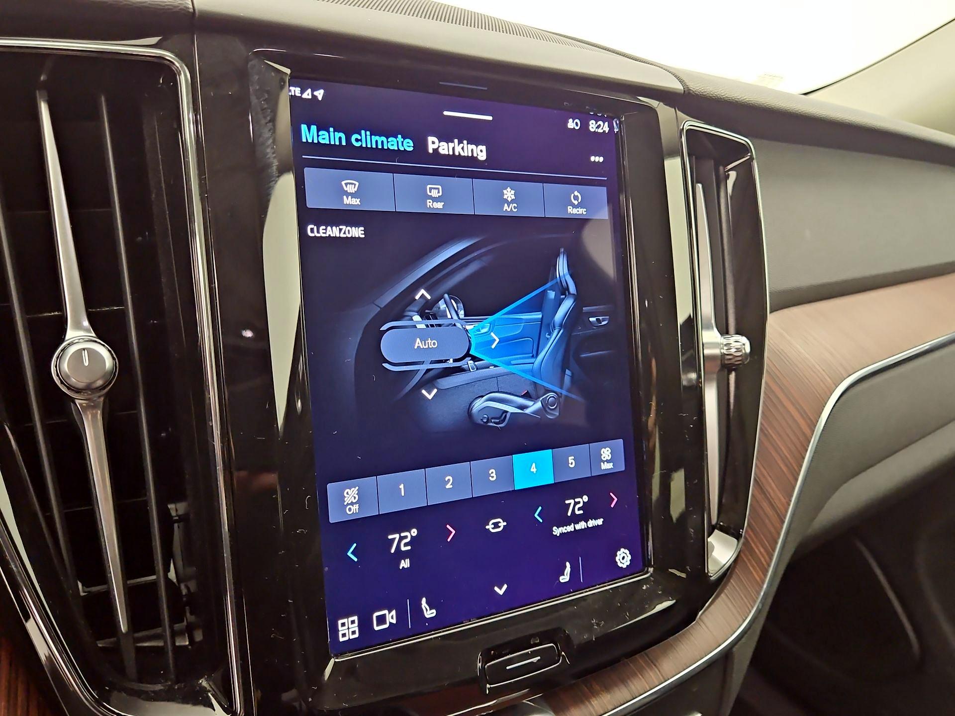 Thumbnail: 2023 Volvo XC60 - 16