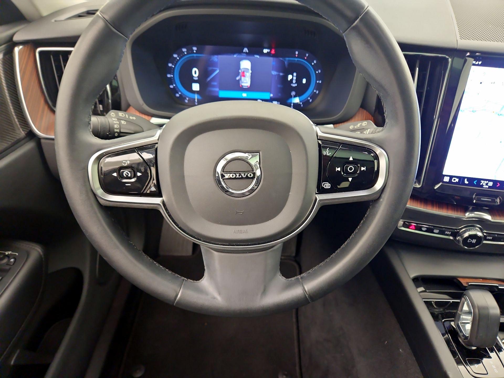 Thumbnail: 2023 Volvo XC60 - 10