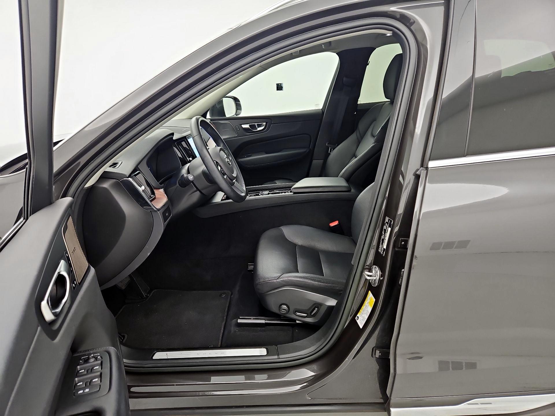 Thumbnail: 2023 Volvo XC60 - 11