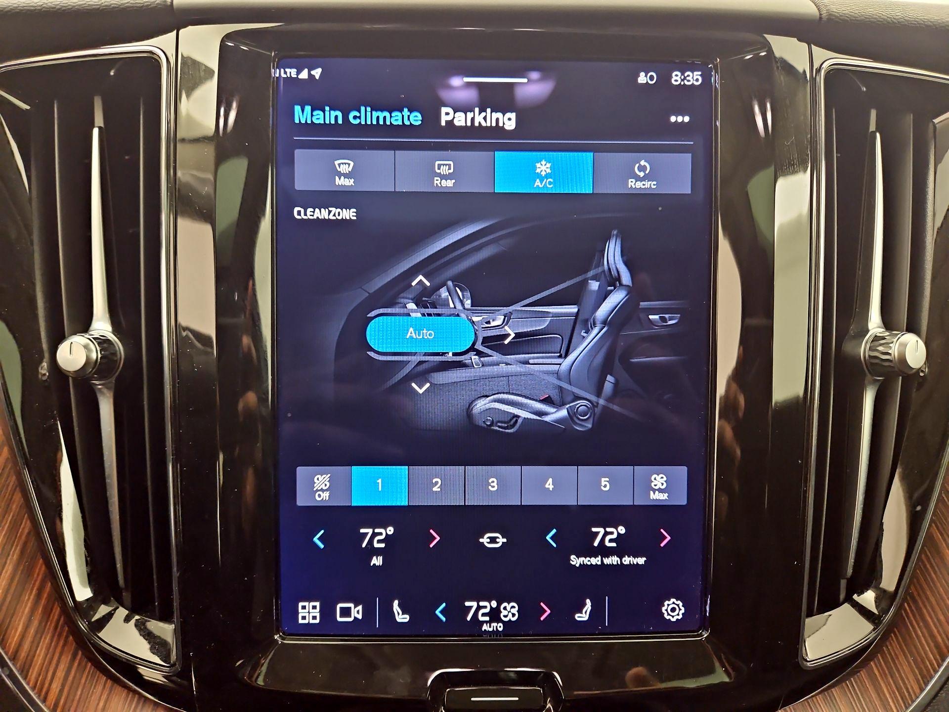 Thumbnail: 2023 Volvo XC60 - 16