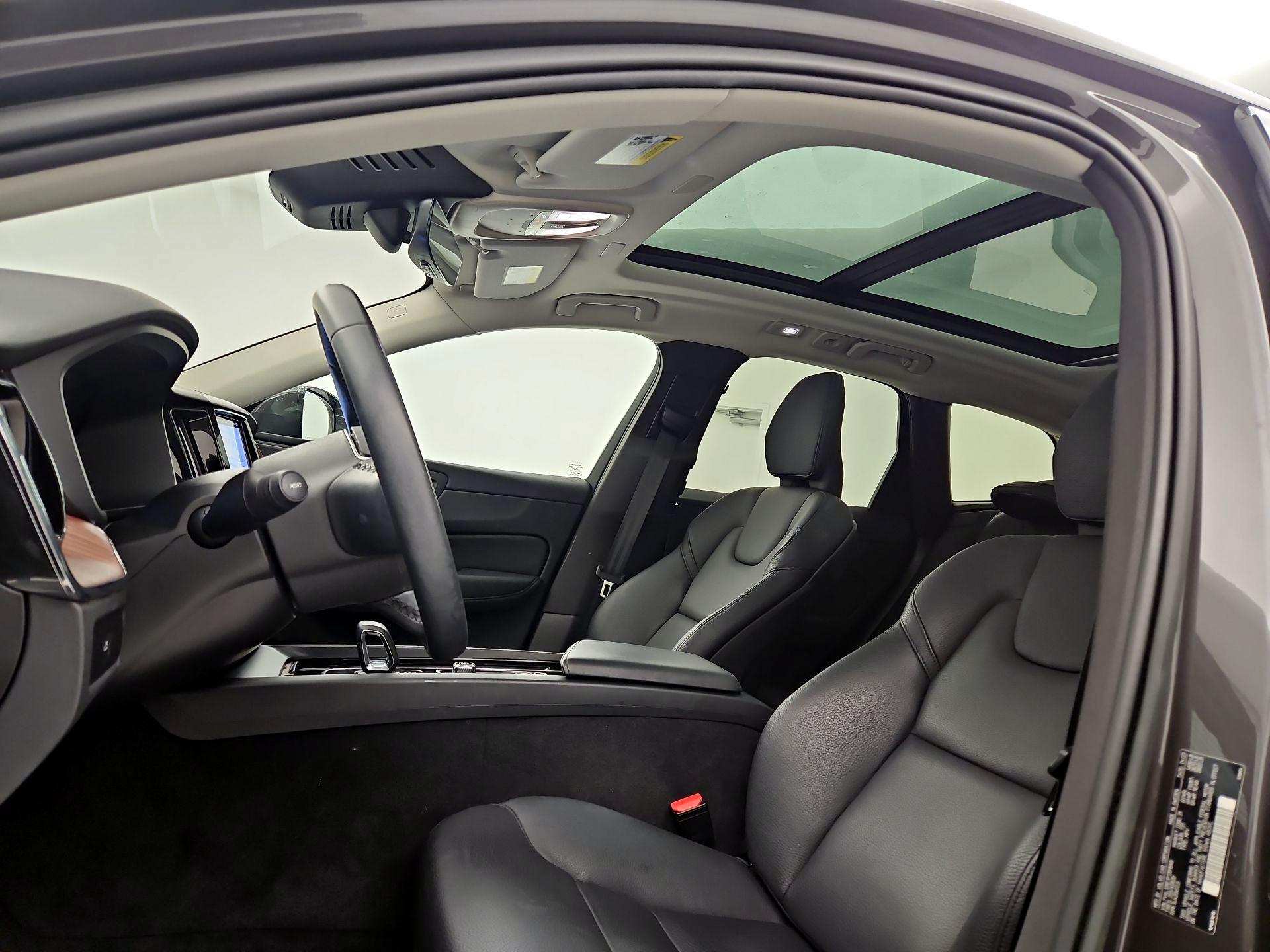 Thumbnail: 2023 Volvo XC60 - 20