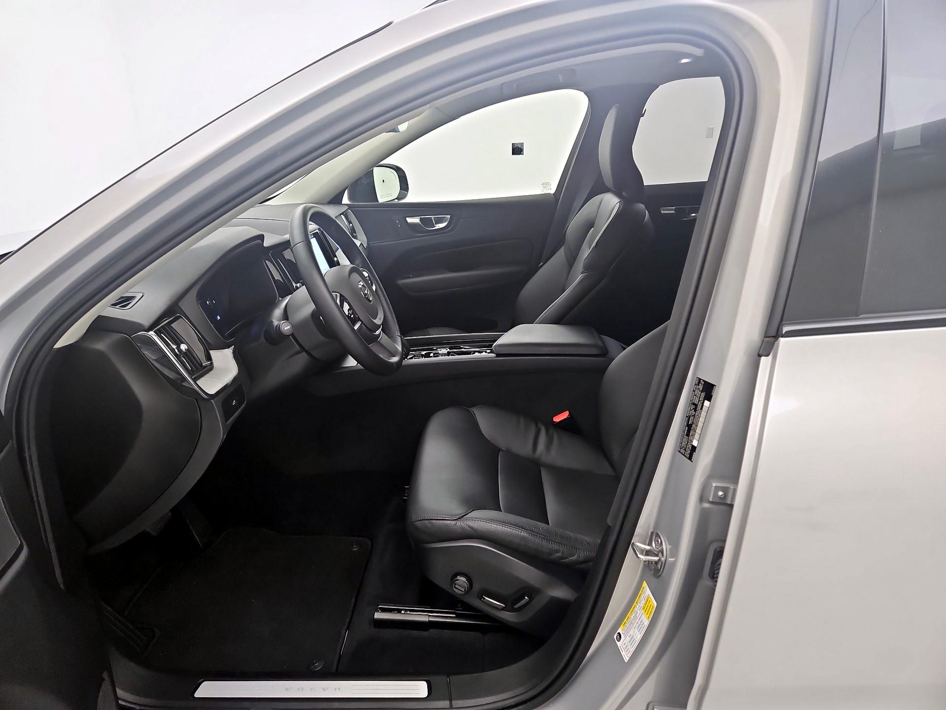 Thumbnail: 2025 Volvo XC60 - 11