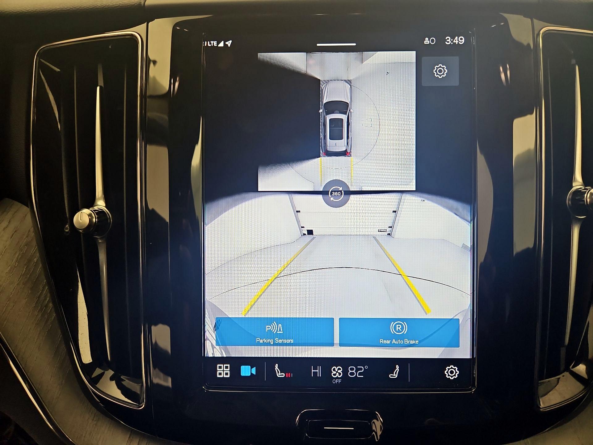 Thumbnail: 2025 Volvo XC60 - 15