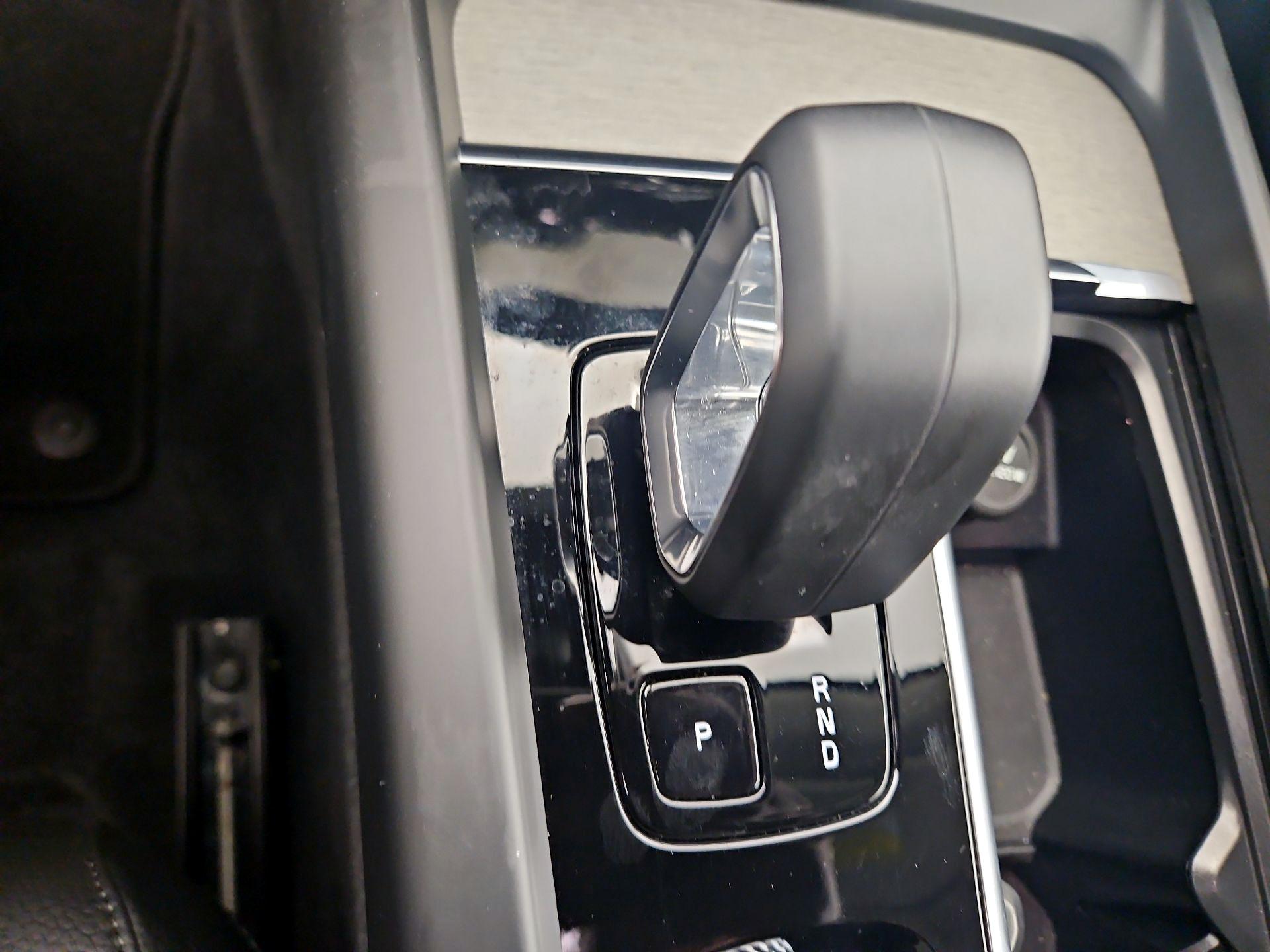 Thumbnail: 2025 Volvo XC60 - 18