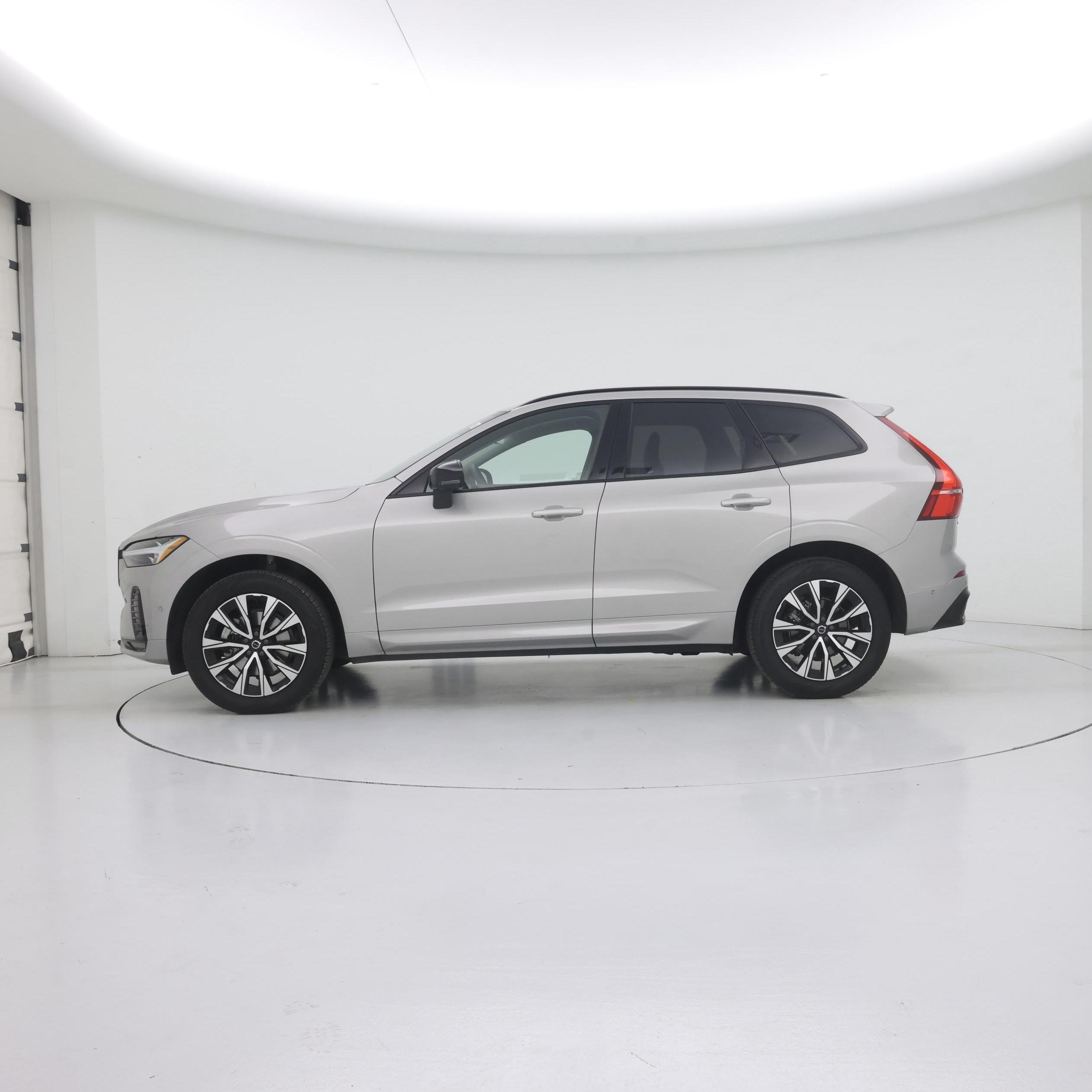 Thumbnail: 2025 Volvo XC60 - 3