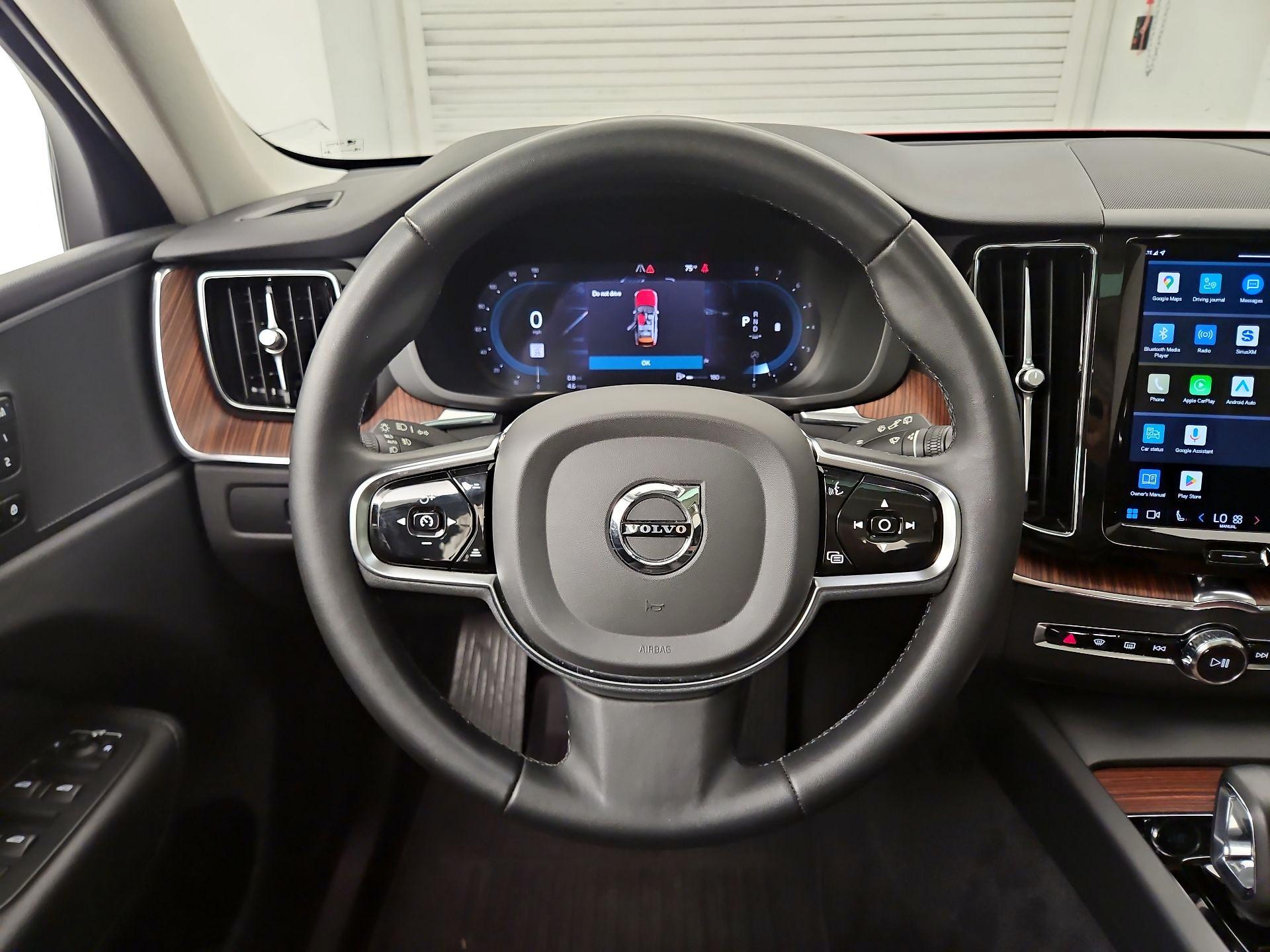 Thumbnail: 2023 Volvo XC60 - 10