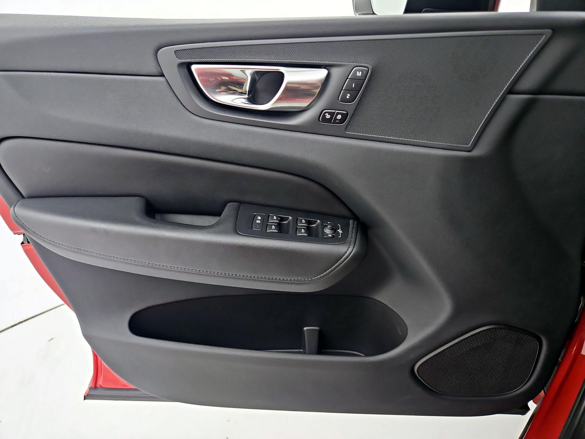 Thumbnail: 2023 Volvo XC60 - 12