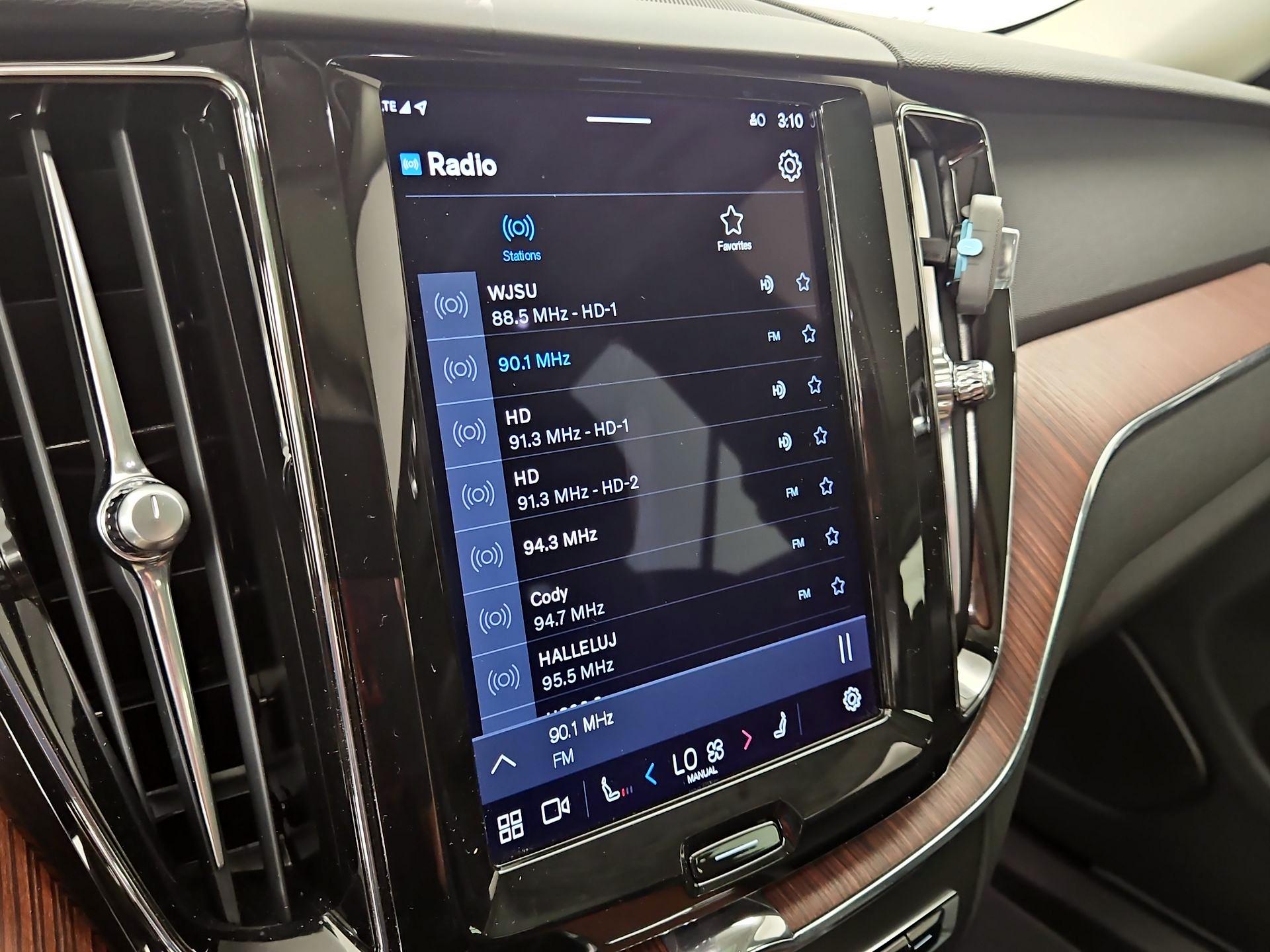 Thumbnail: 2023 Volvo XC60 - 15