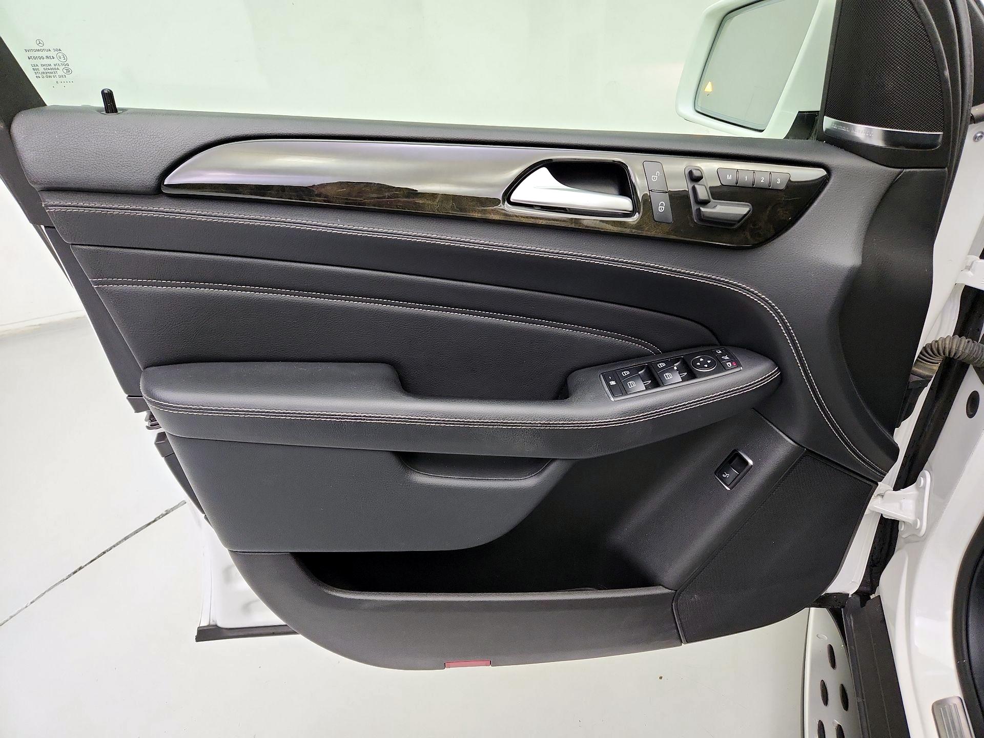 Thumbnail: 2015 Mercedes-Benz M-Class - 12