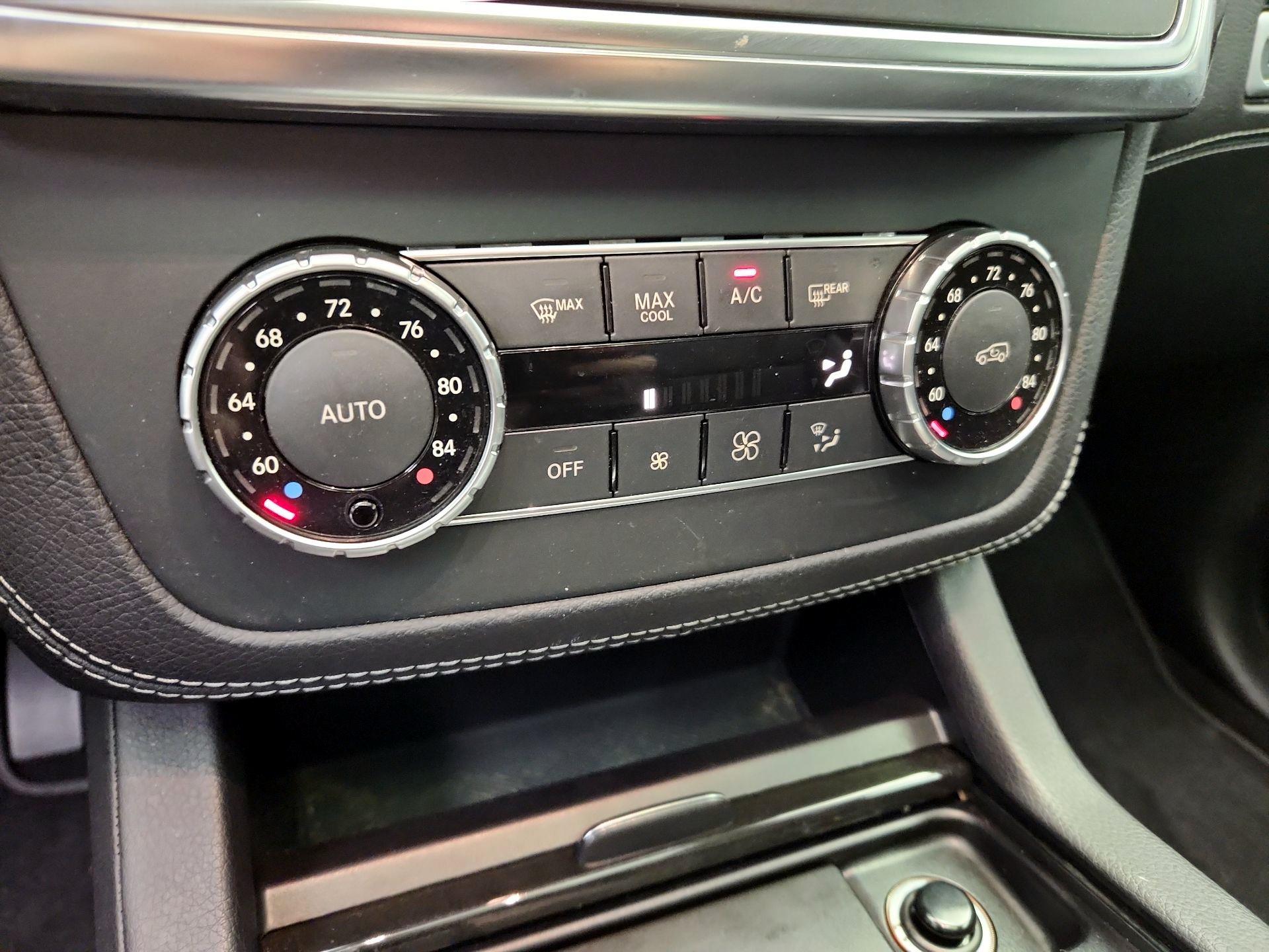 Thumbnail: 2015 Mercedes-Benz M-Class - 17