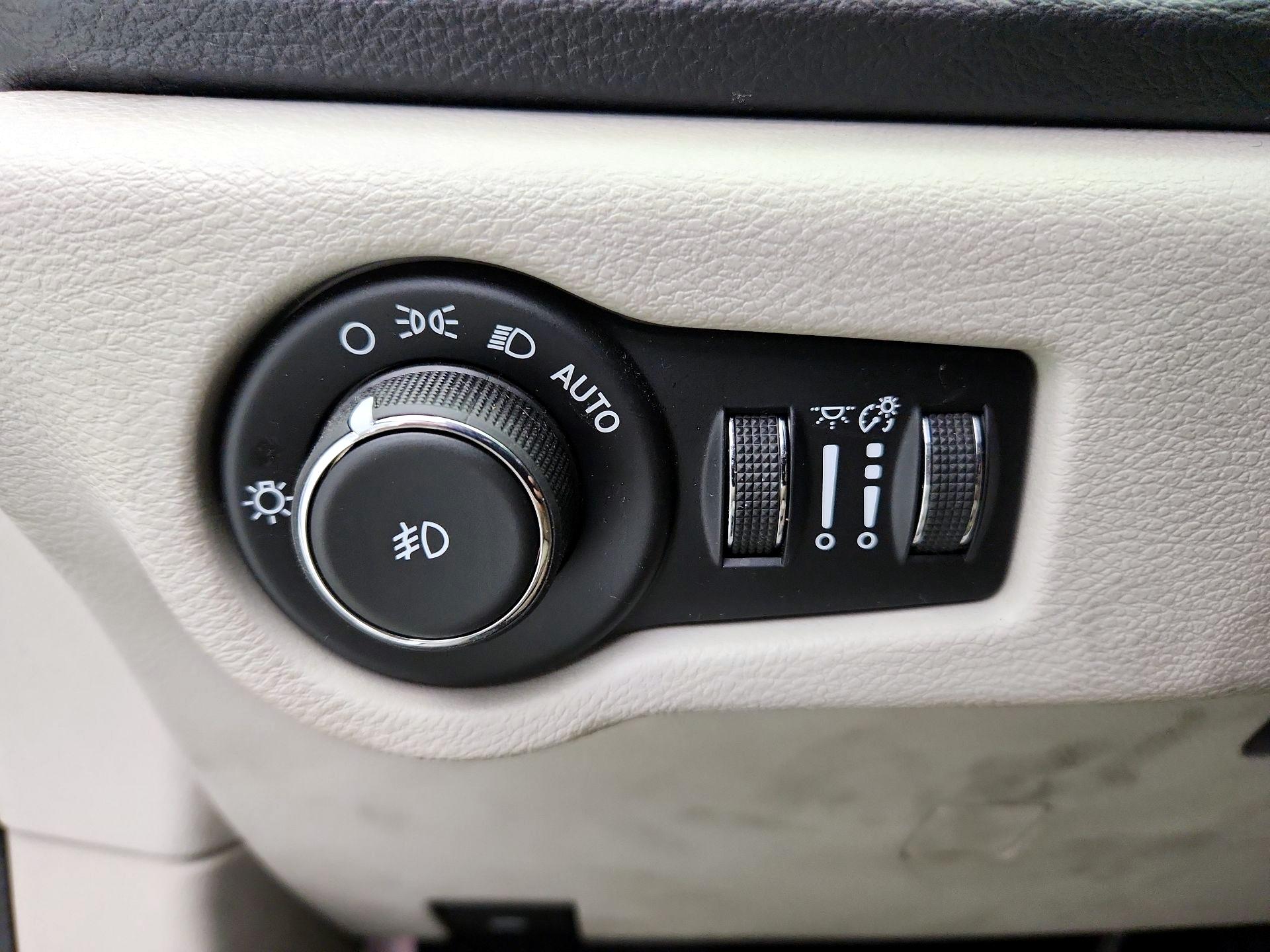 Thumbnail: 2017 Chrysler Pacifica - 13