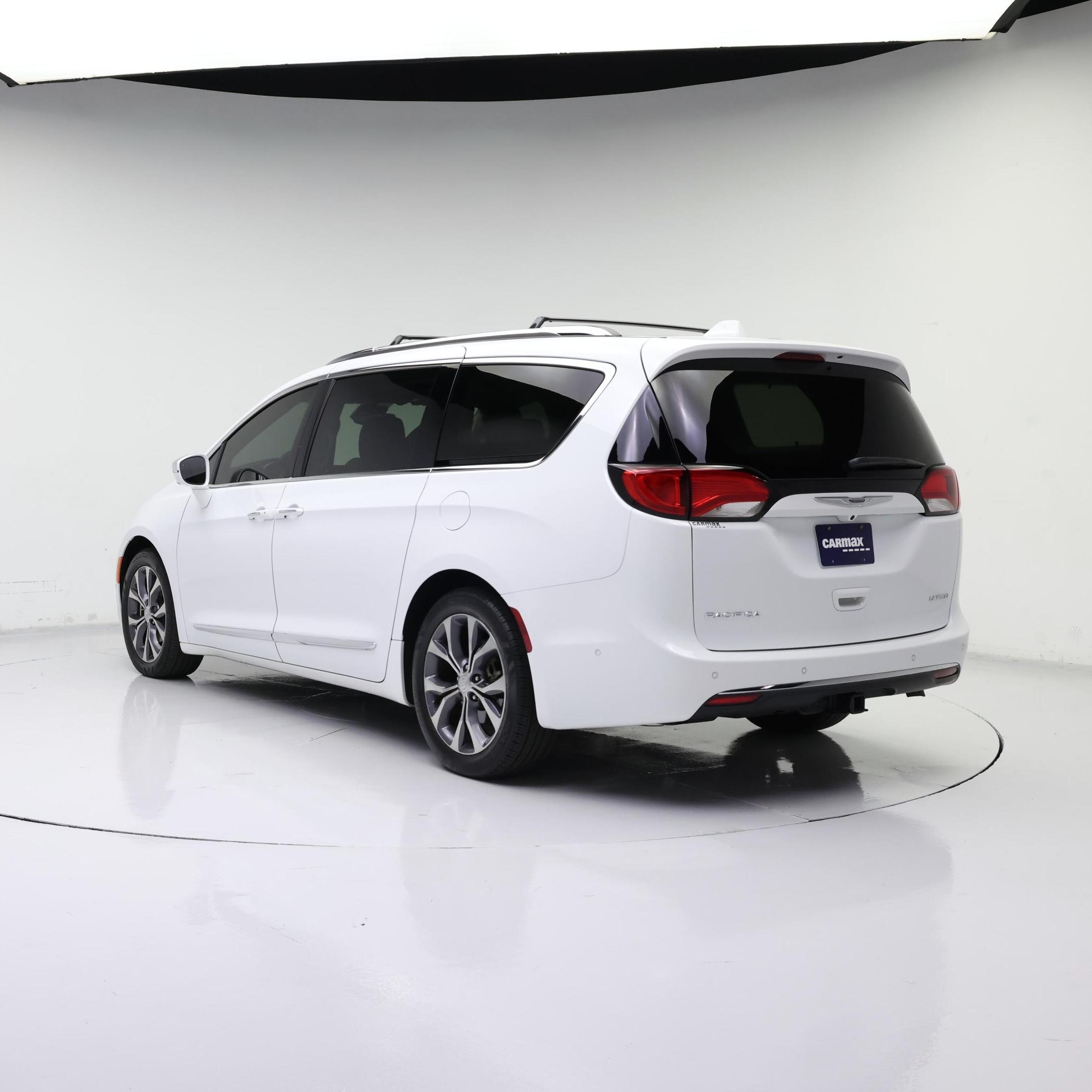 Thumbnail: 2017 Chrysler Pacifica - 2