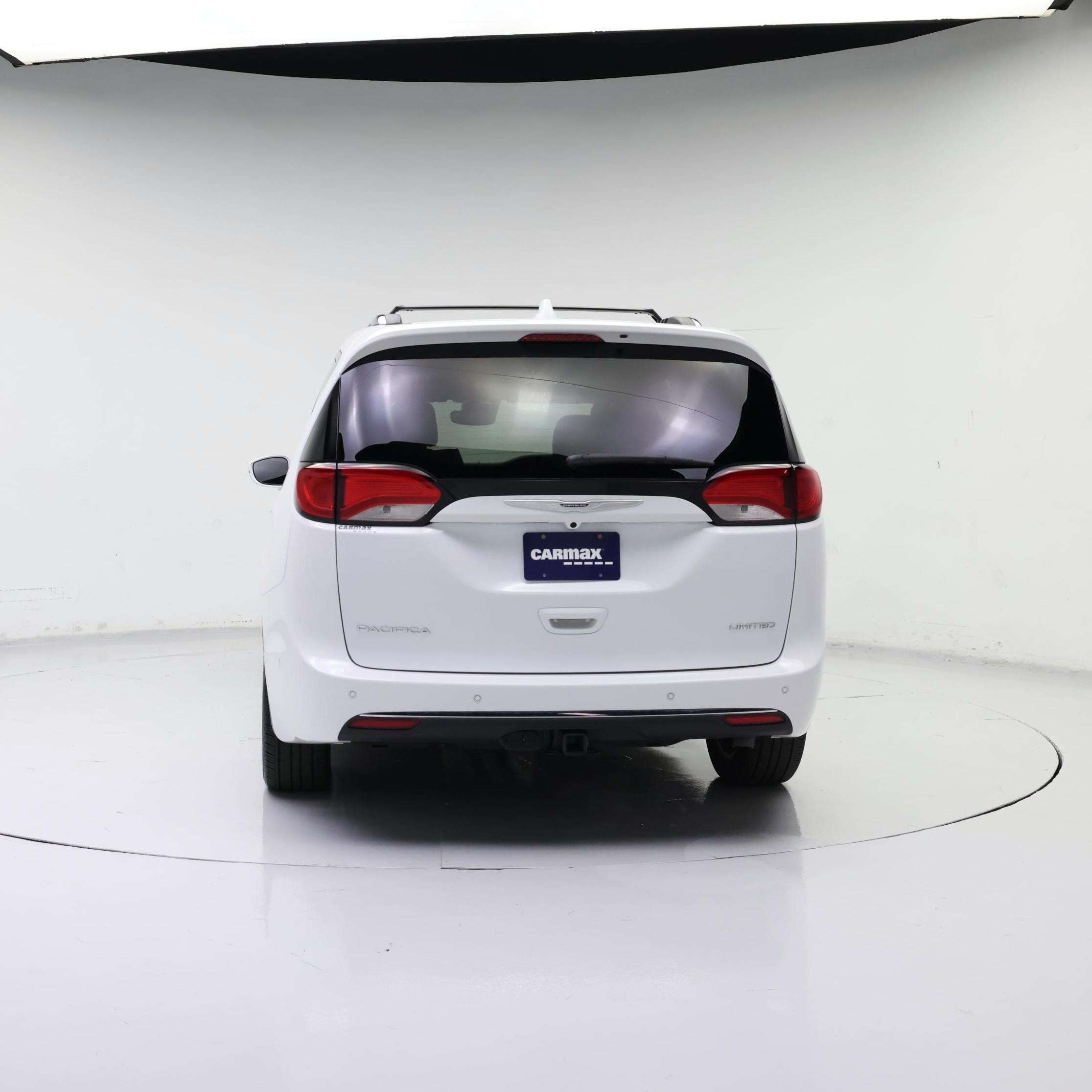 Thumbnail: 2017 Chrysler Pacifica - 6