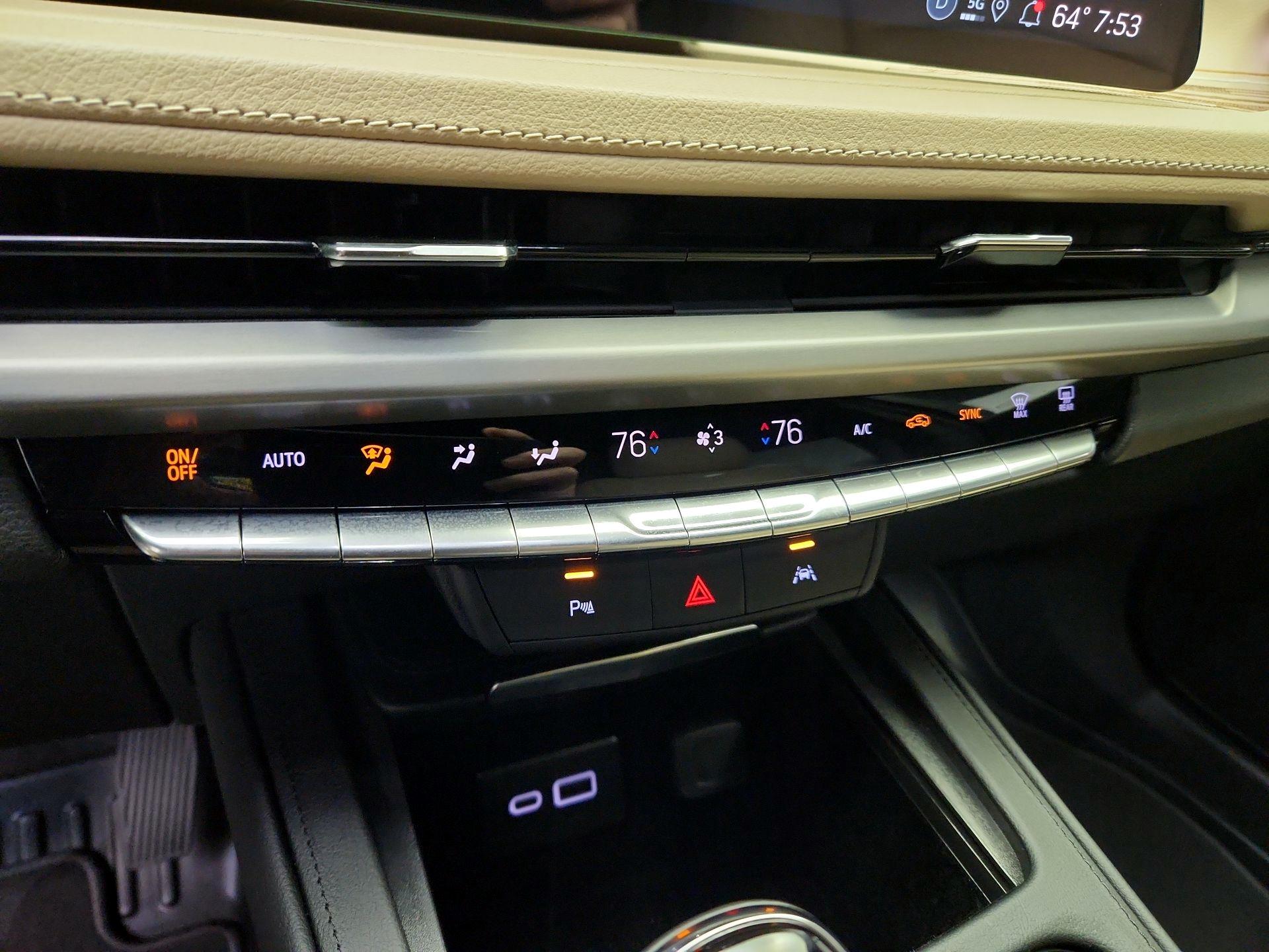 Thumbnail: 2025 Cadillac XT4 - 17