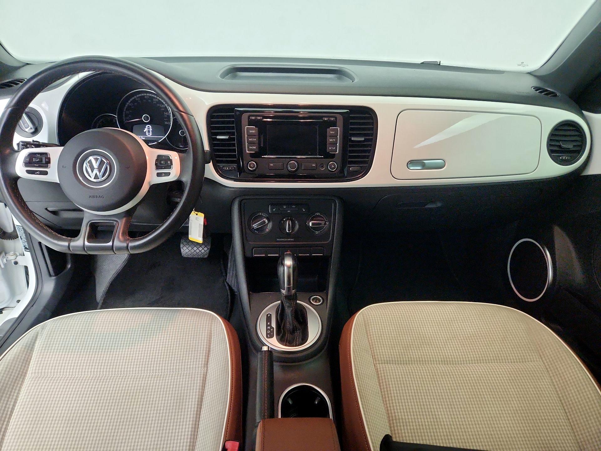 Thumbnail: 2015 Volkswagen Beetle - 9