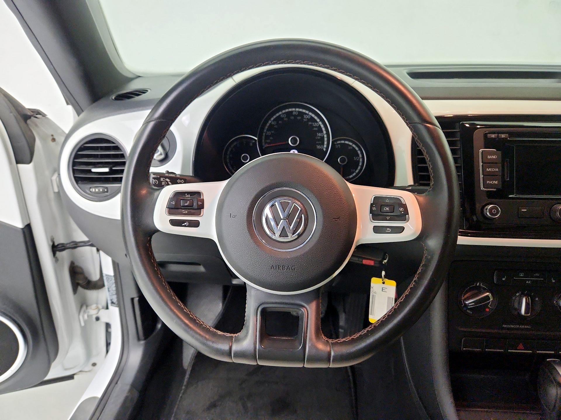 Thumbnail: 2015 Volkswagen Beetle - 10