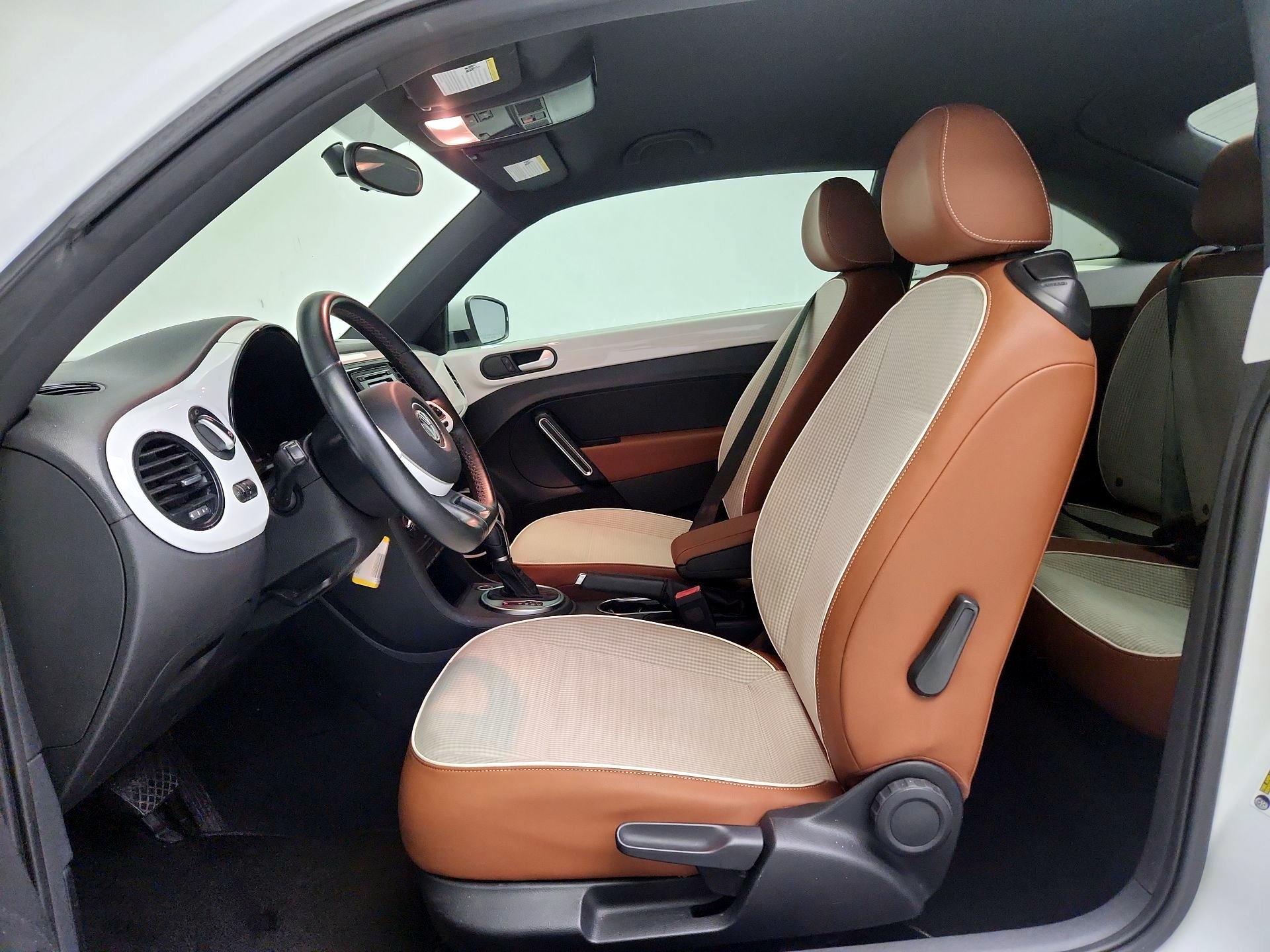 Thumbnail: 2015 Volkswagen Beetle - 11