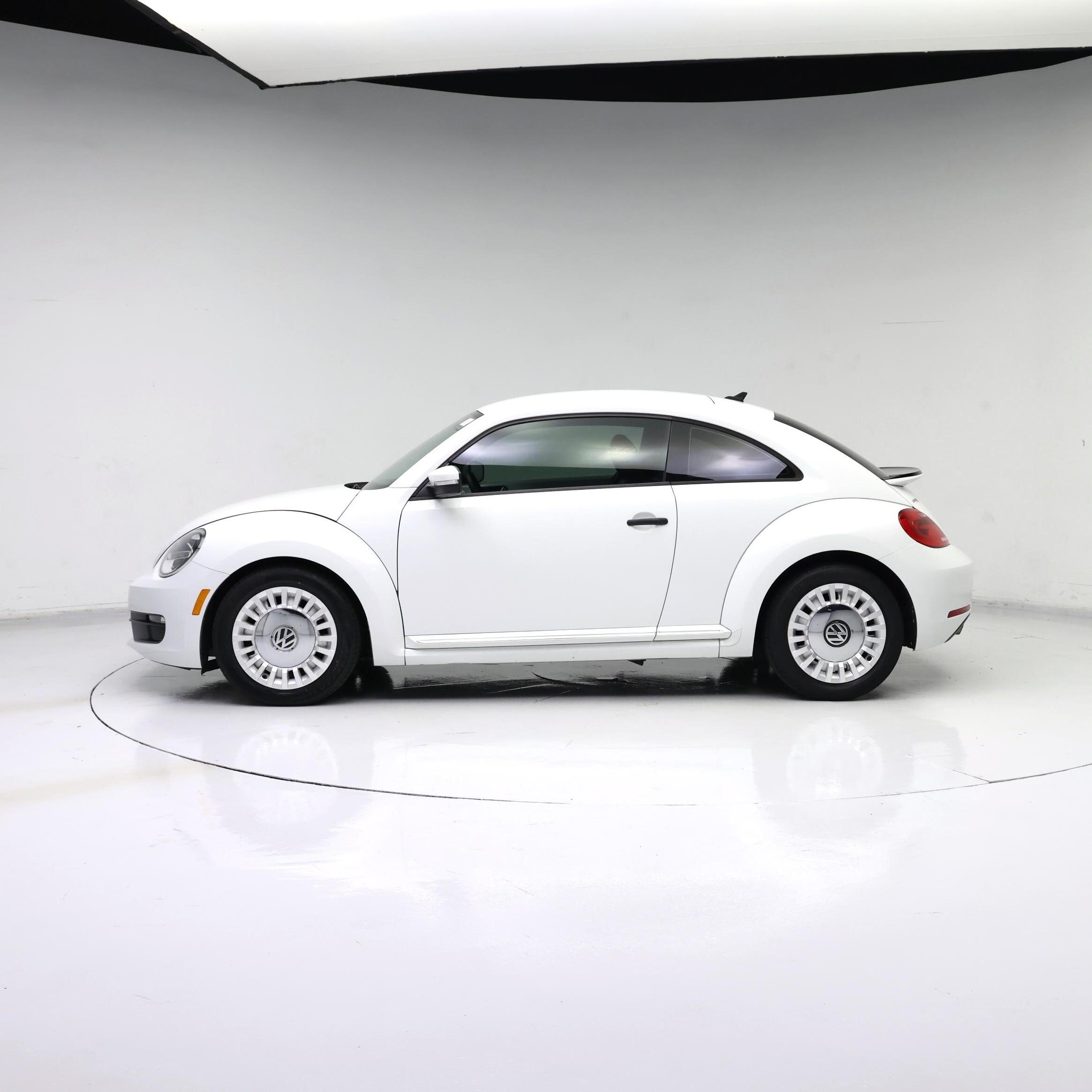 Thumbnail: 2015 Volkswagen Beetle - 3