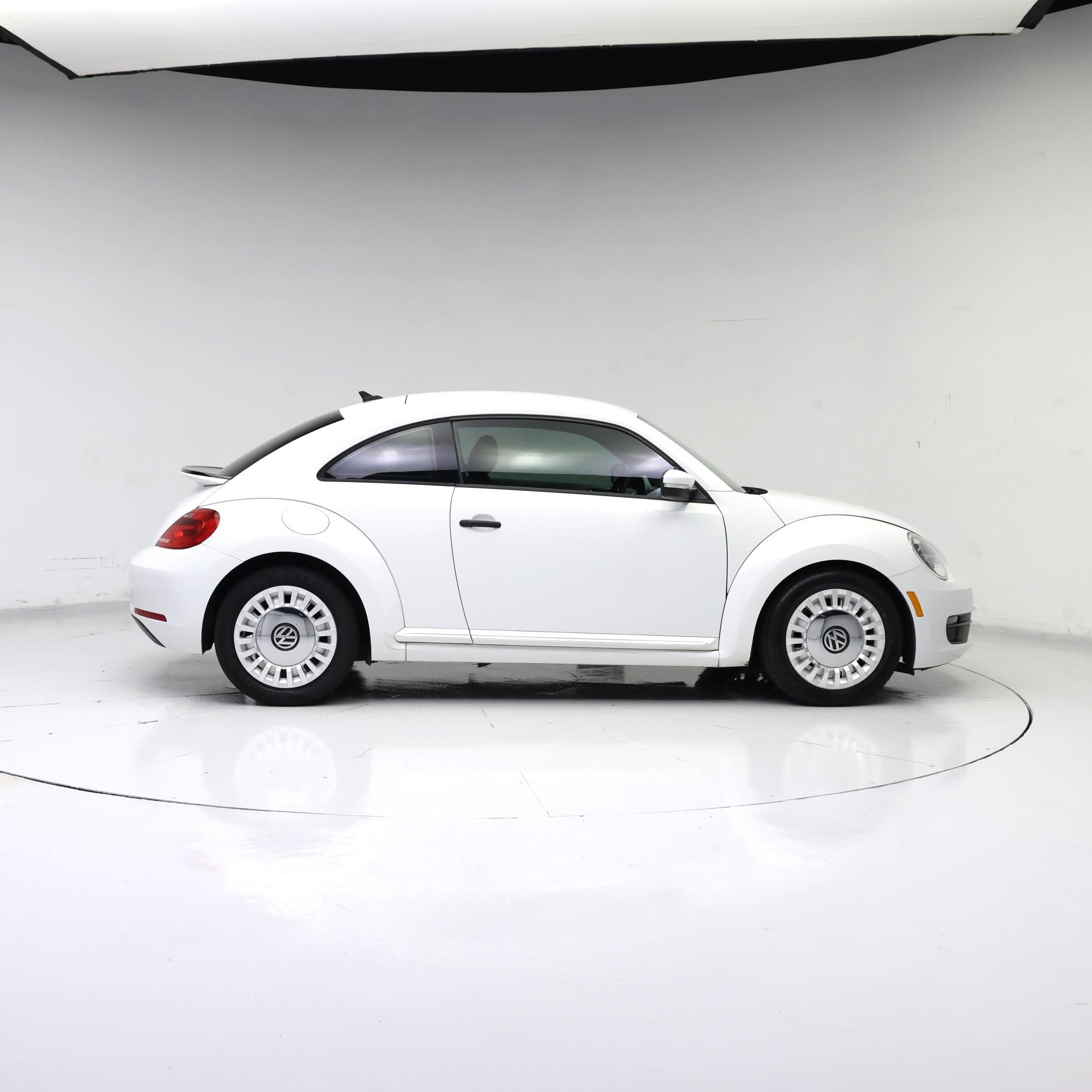 Thumbnail: 2015 Volkswagen Beetle - 7