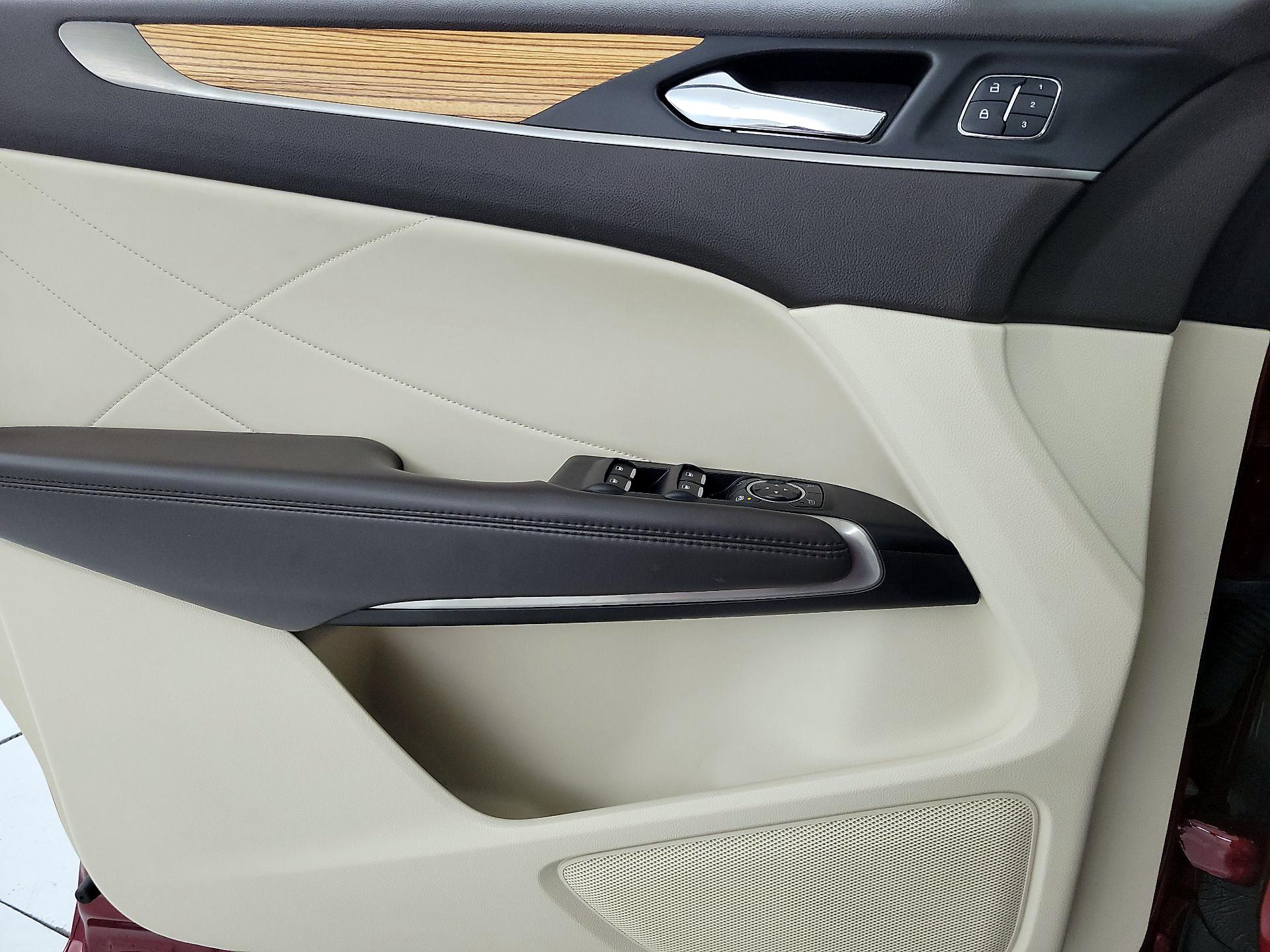 Thumbnail: 2016 Lincoln MKC - 12