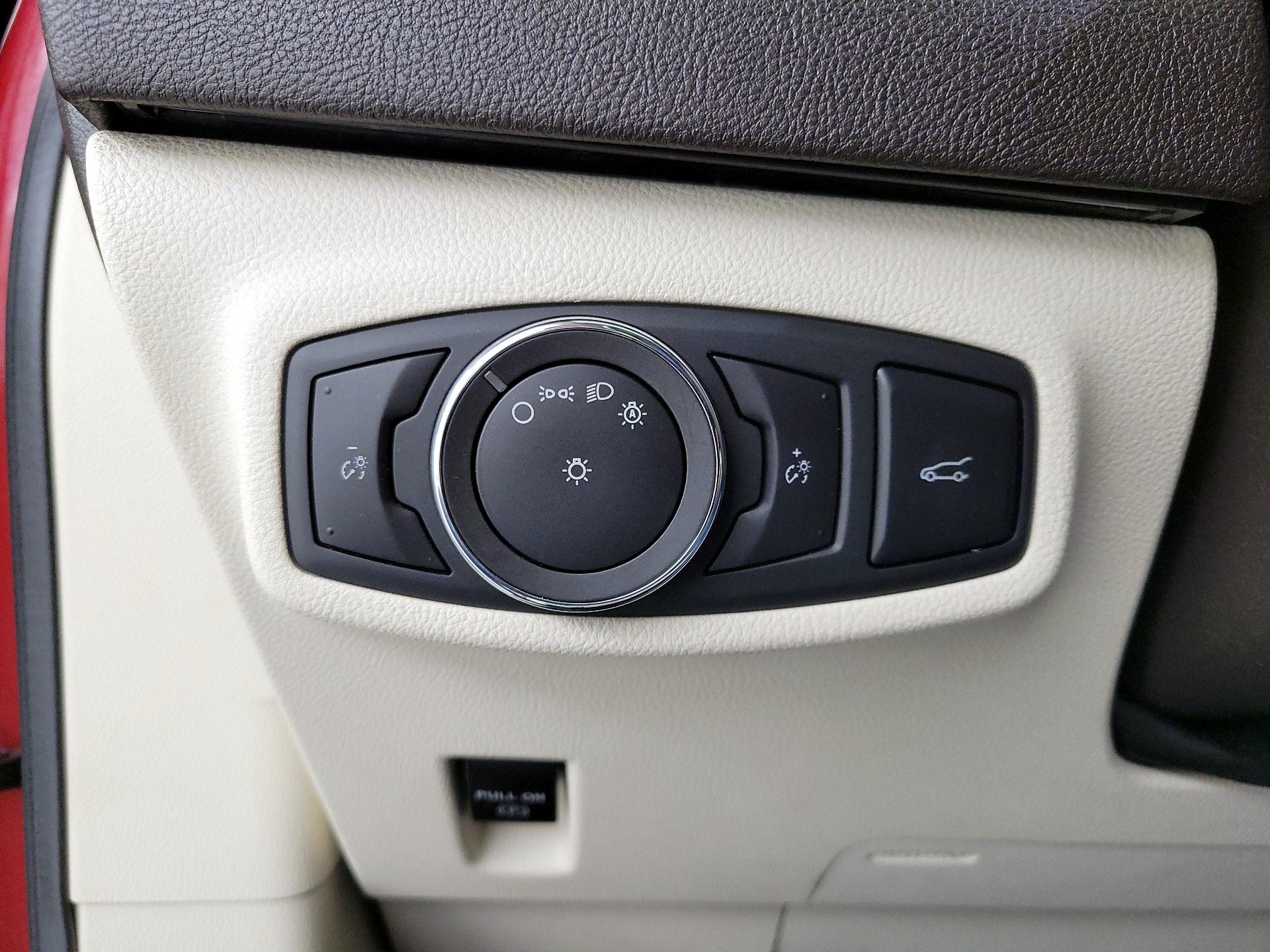 Thumbnail: 2016 Lincoln MKC - 13