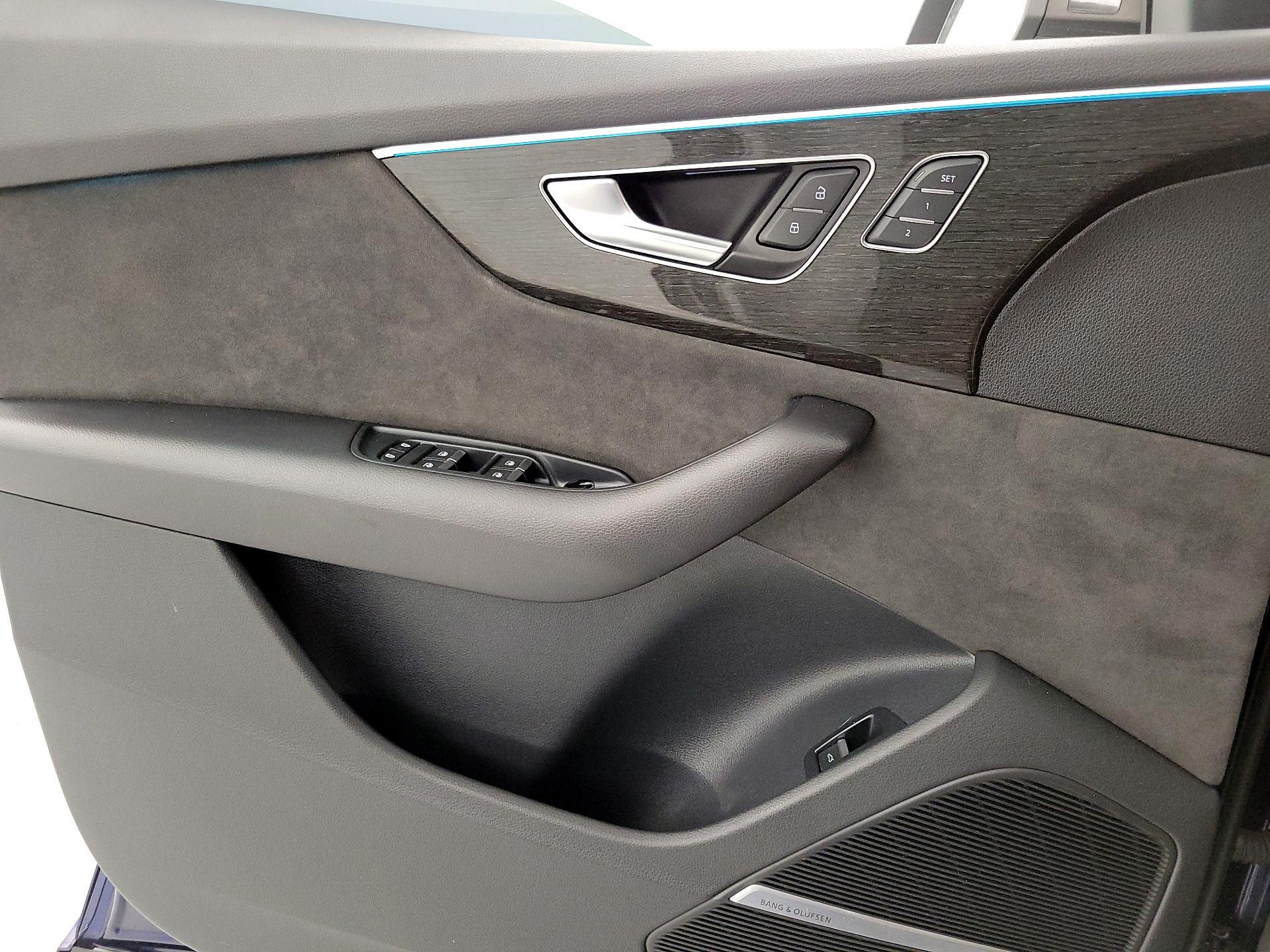 Thumbnail: 2021 Audi SQ8 - 12