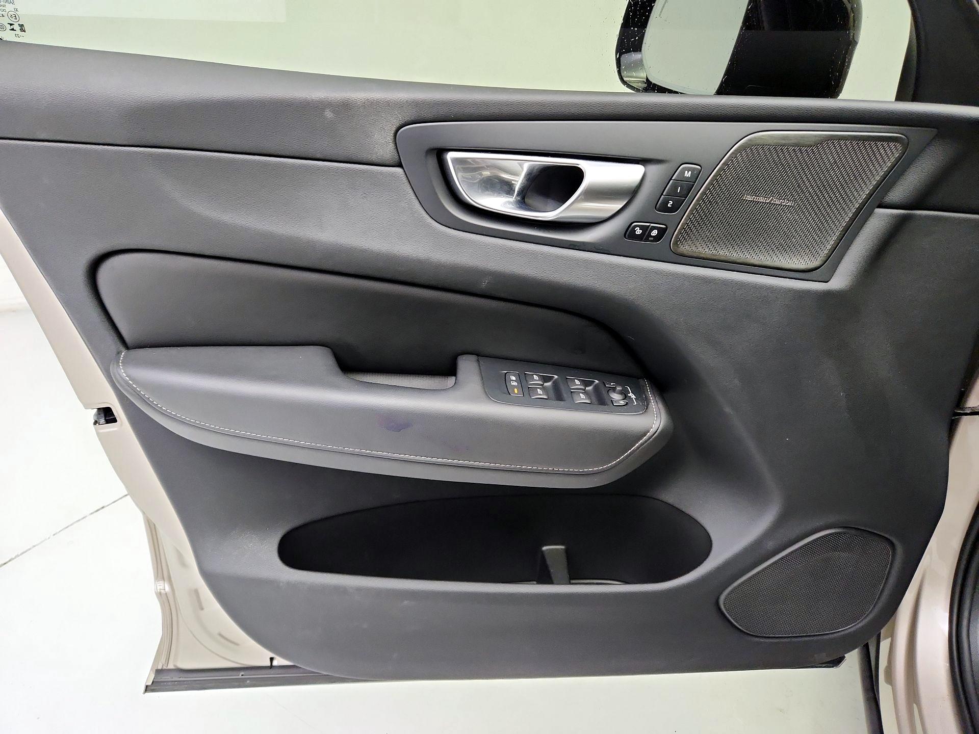 Thumbnail: 2024 Volvo XC60 - 12