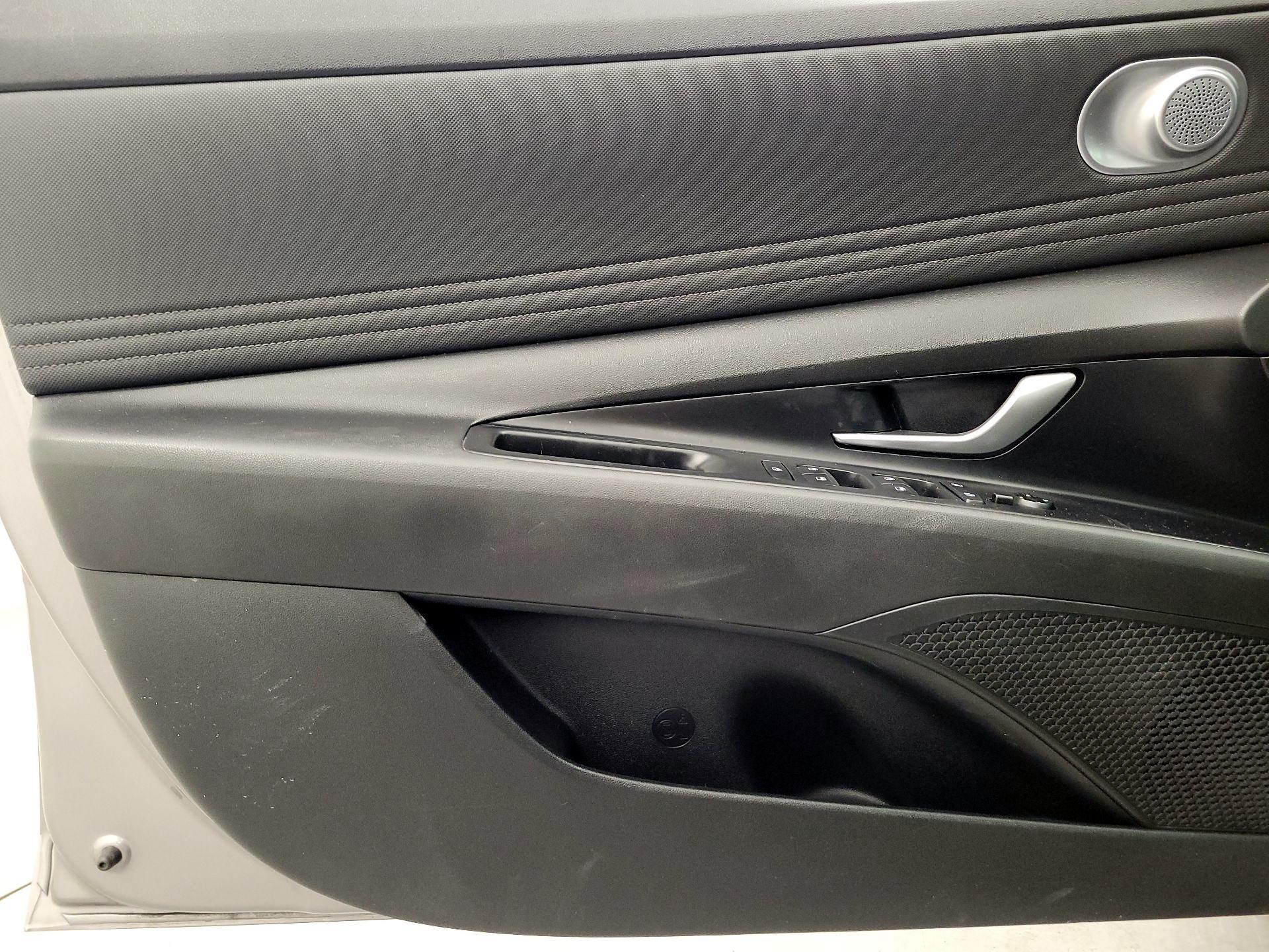 Thumbnail: 2022 Hyundai Elantra - 12