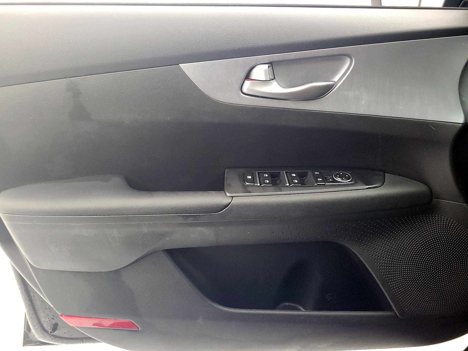 Thumbnail: 2023 Kia Forte - 12