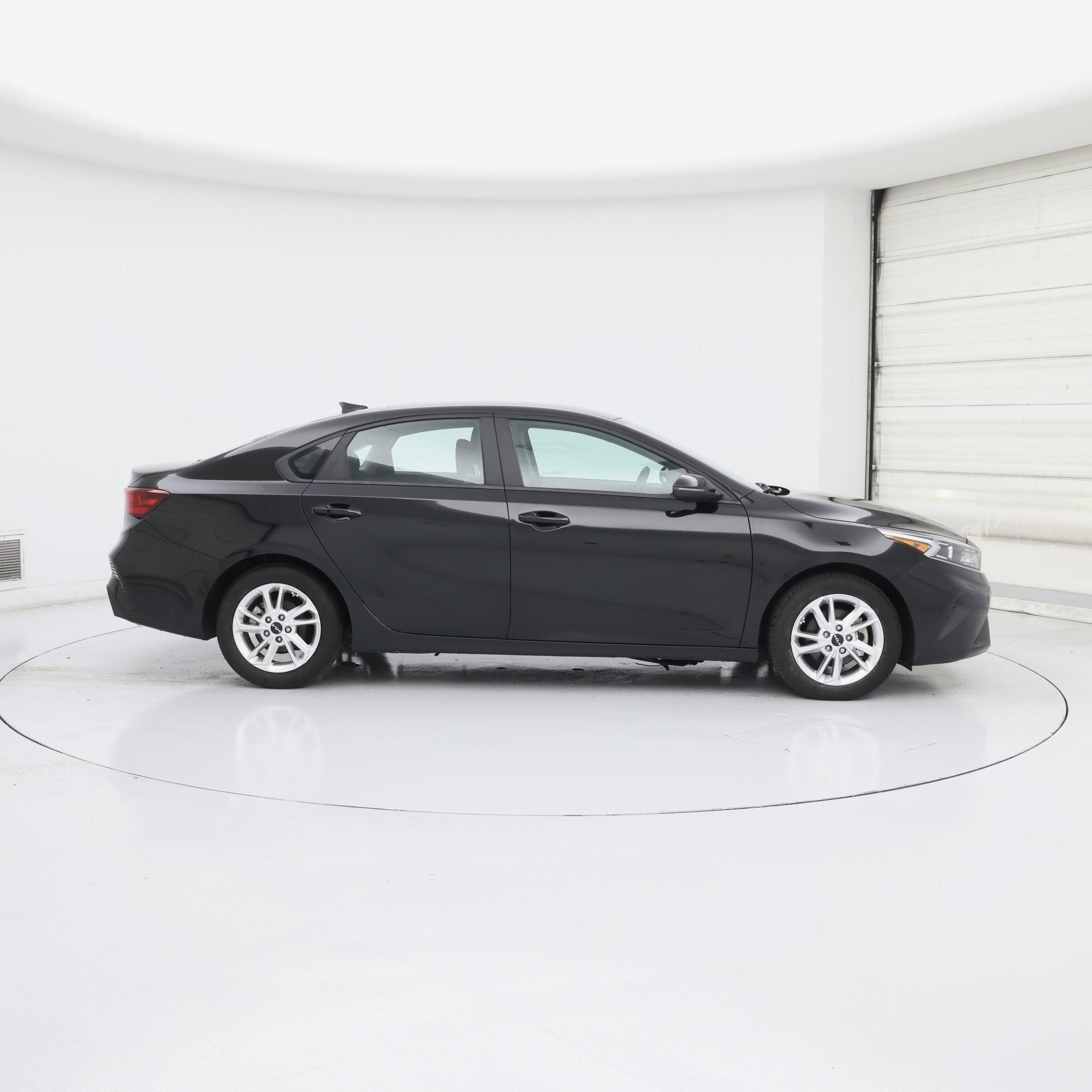 Thumbnail: 2023 Kia Forte - 7