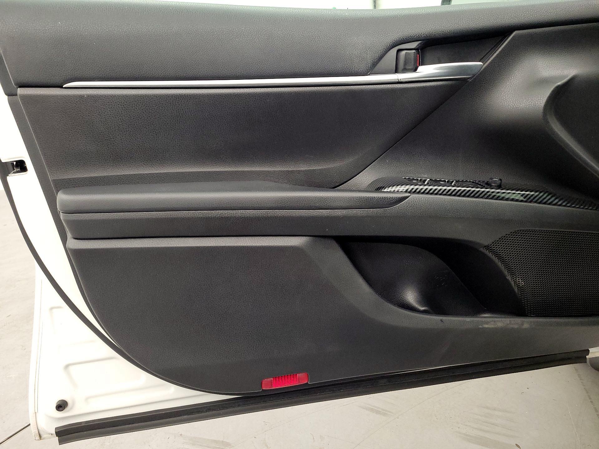 Thumbnail: 2020 Toyota Camry - 12