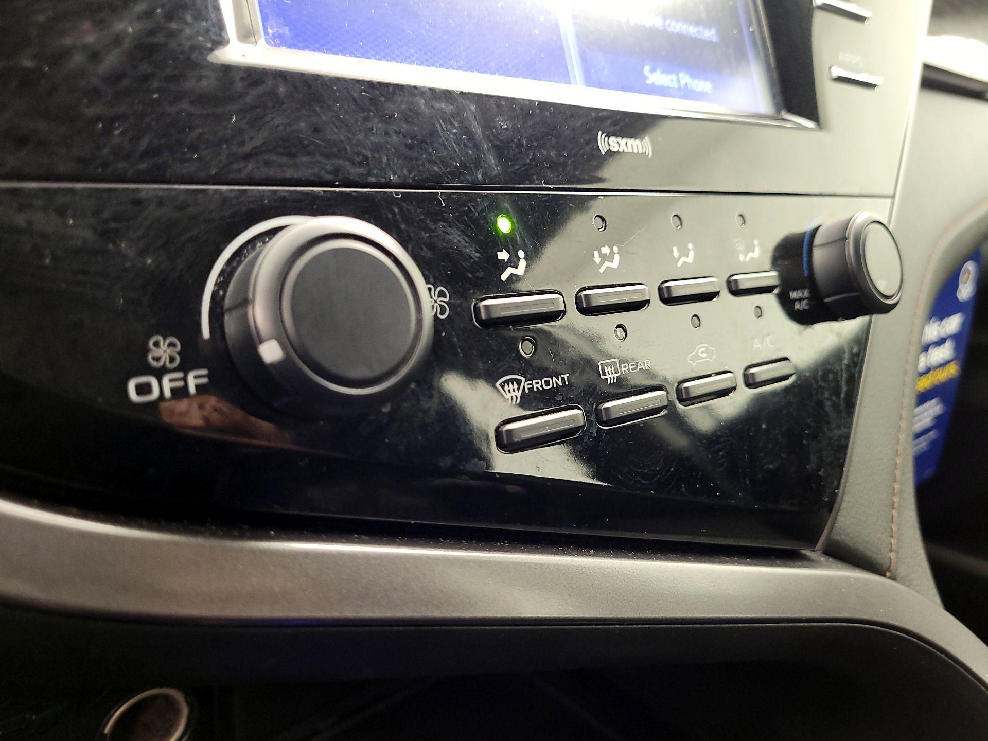 Thumbnail: 2020 Toyota Camry - 14