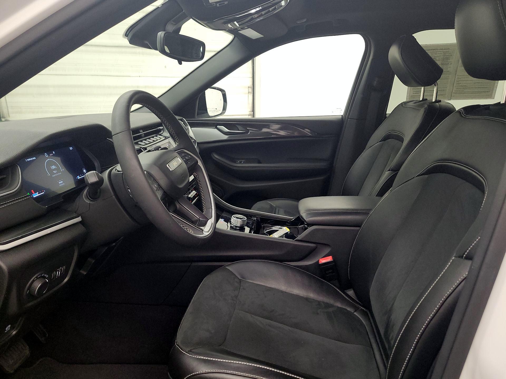 Thumbnail: 2023 Jeep Grand Cherokee - 11