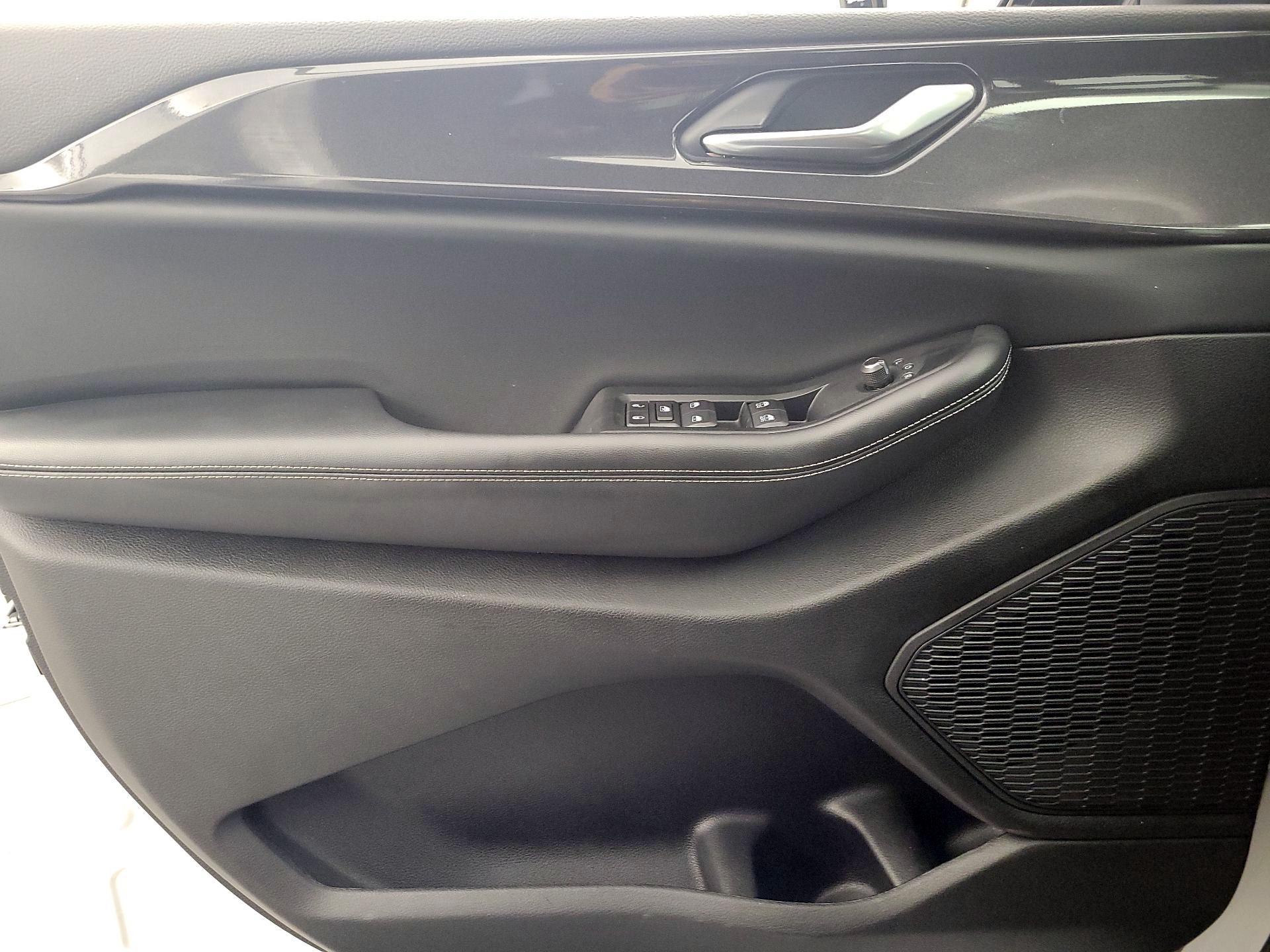 Thumbnail: 2023 Jeep Grand Cherokee - 12