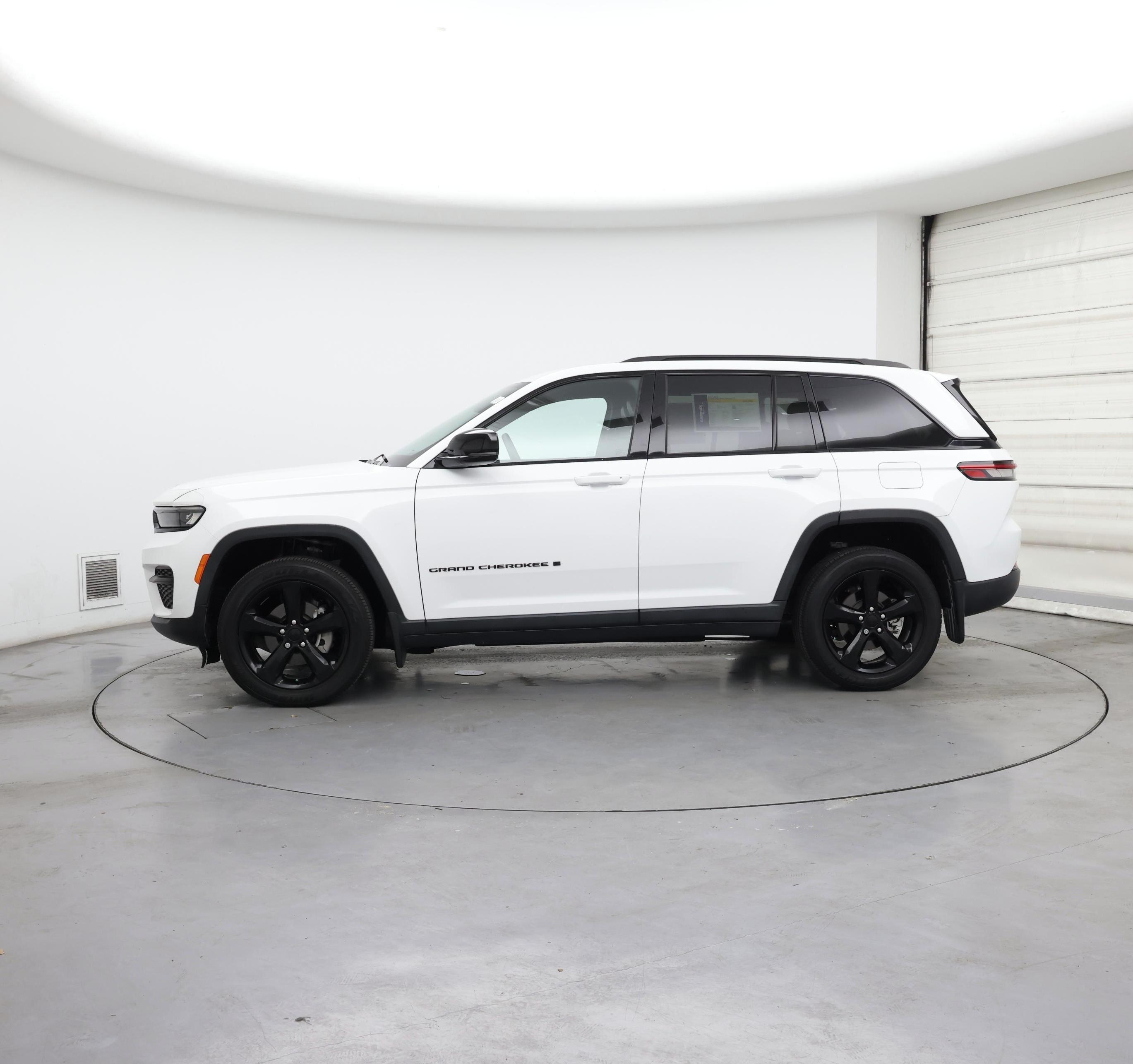 Thumbnail: 2023 Jeep Grand Cherokee - 3
