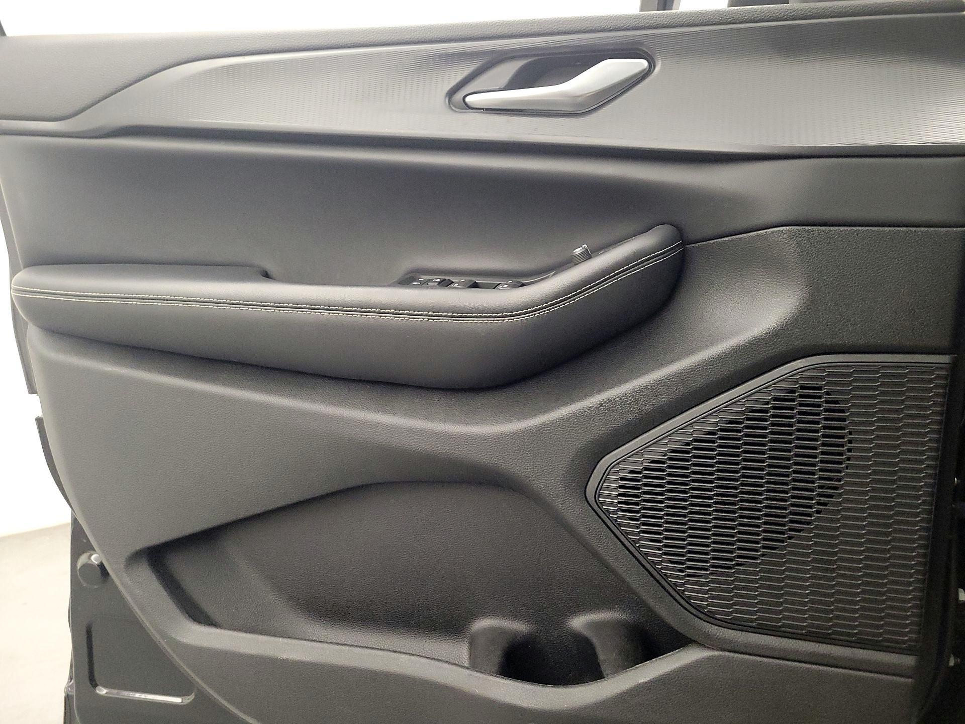 Thumbnail: 2023 Jeep Grand Cherokee - 12