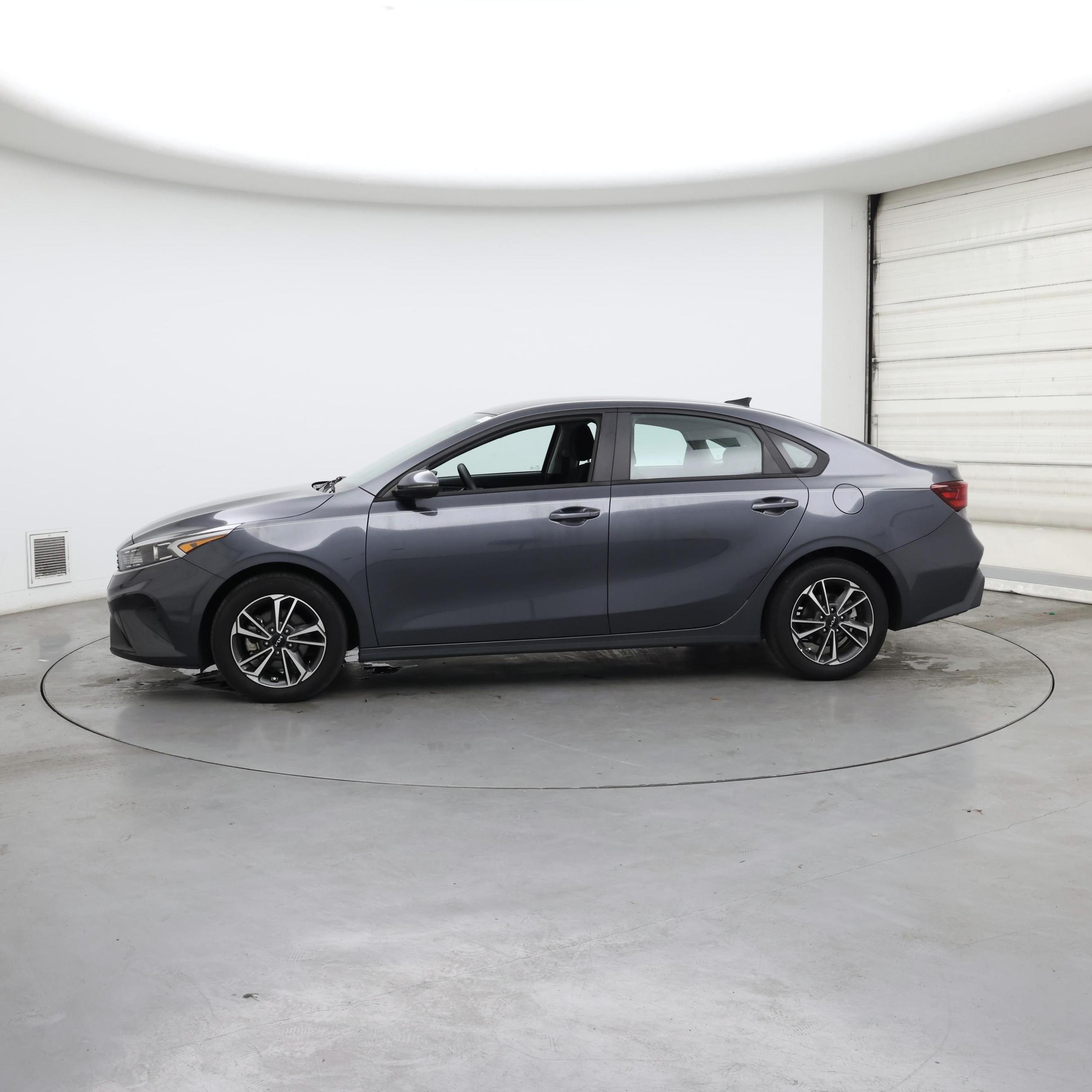 Thumbnail: 2023 Kia Forte - 3