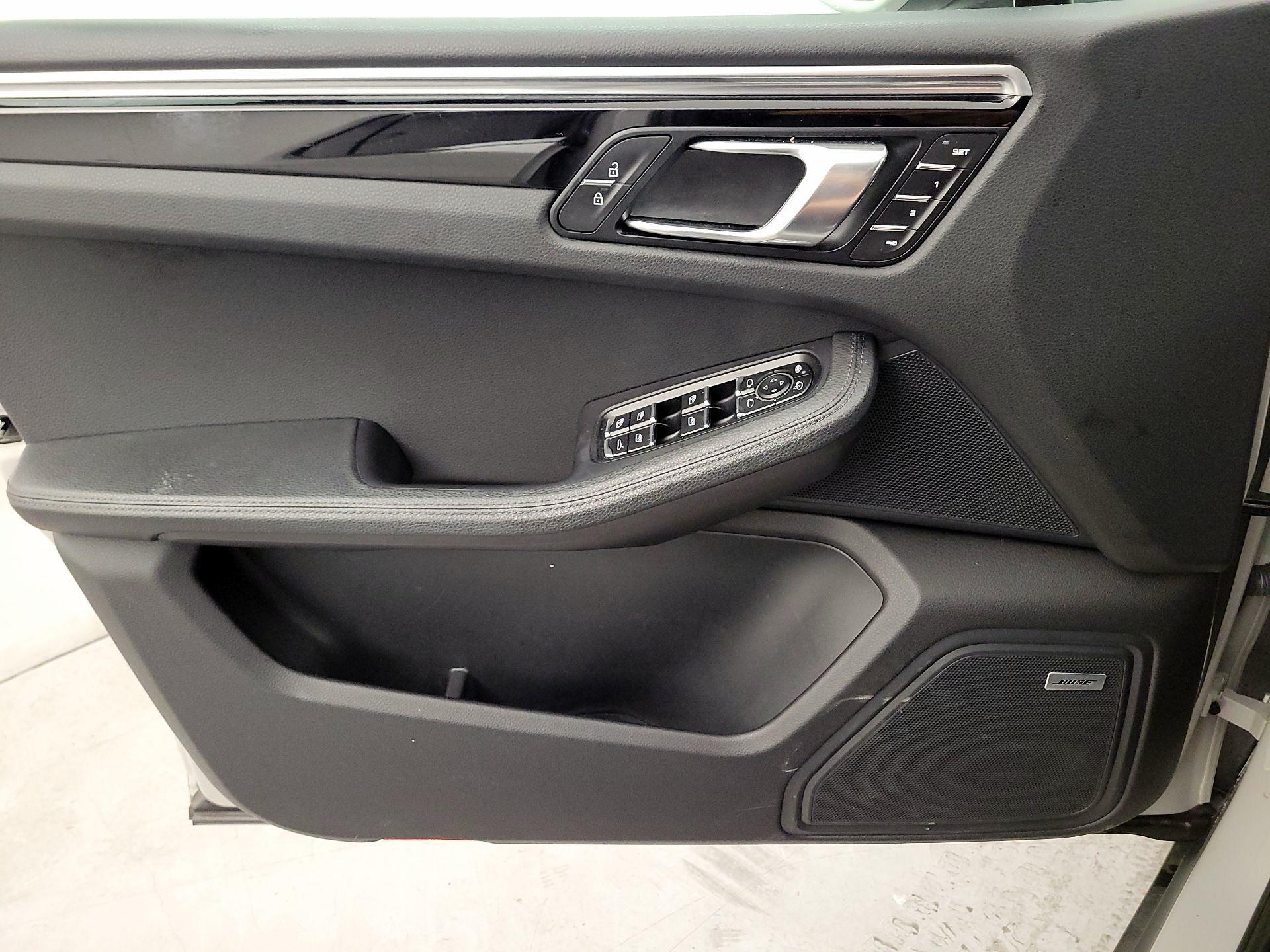 Thumbnail: 2020 Porsche Macan - 12