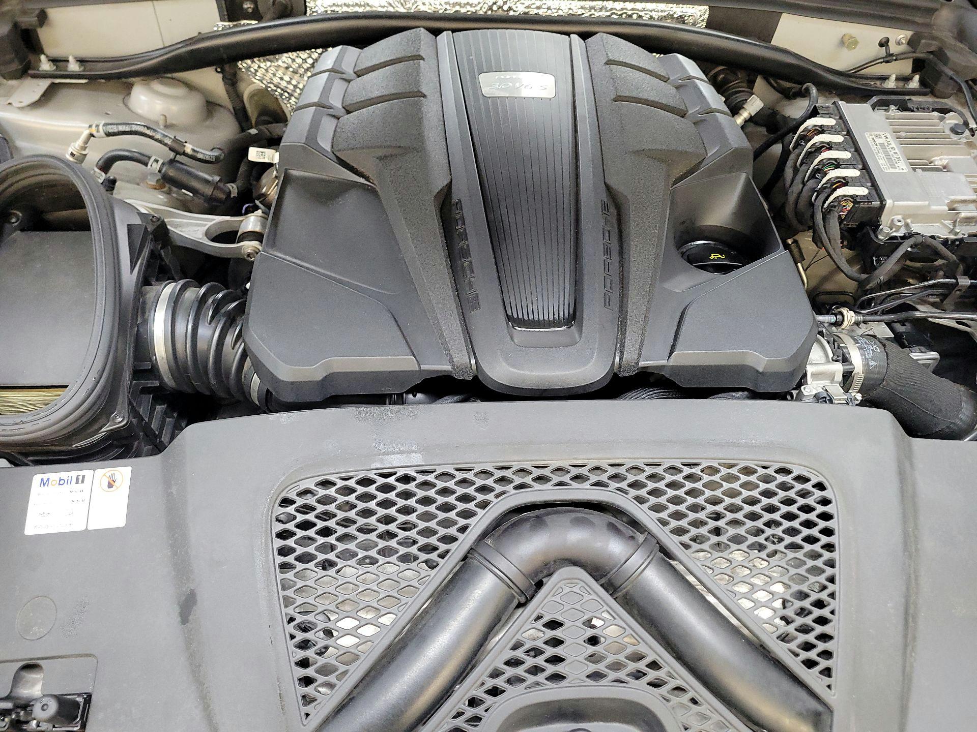 Thumbnail: 2020 Porsche Macan - 17