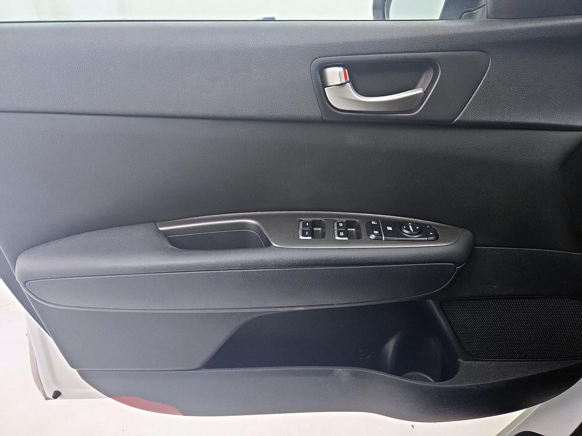 Thumbnail: 2020 Kia Optima - 12