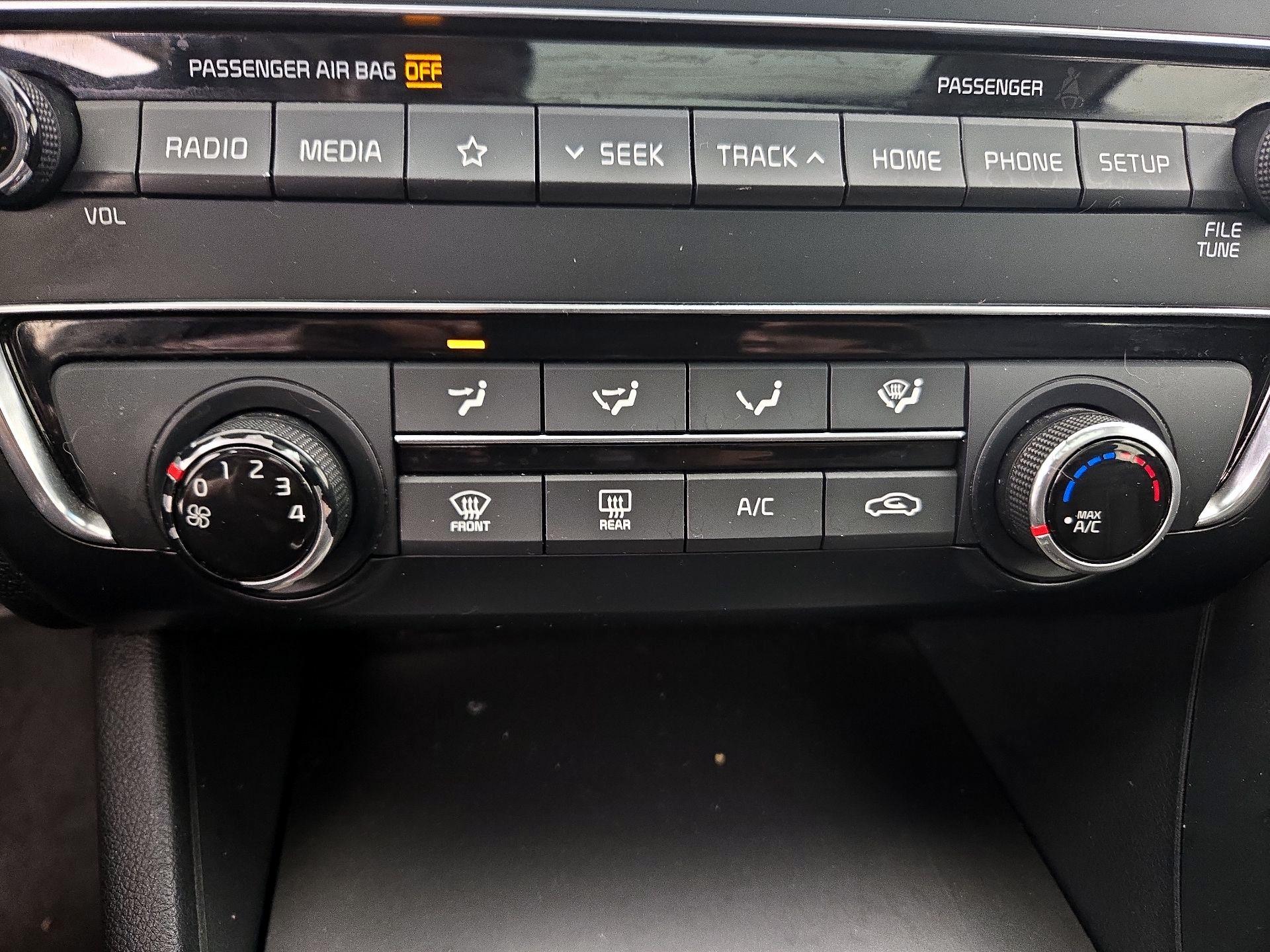 Thumbnail: 2020 Kia Optima - 16